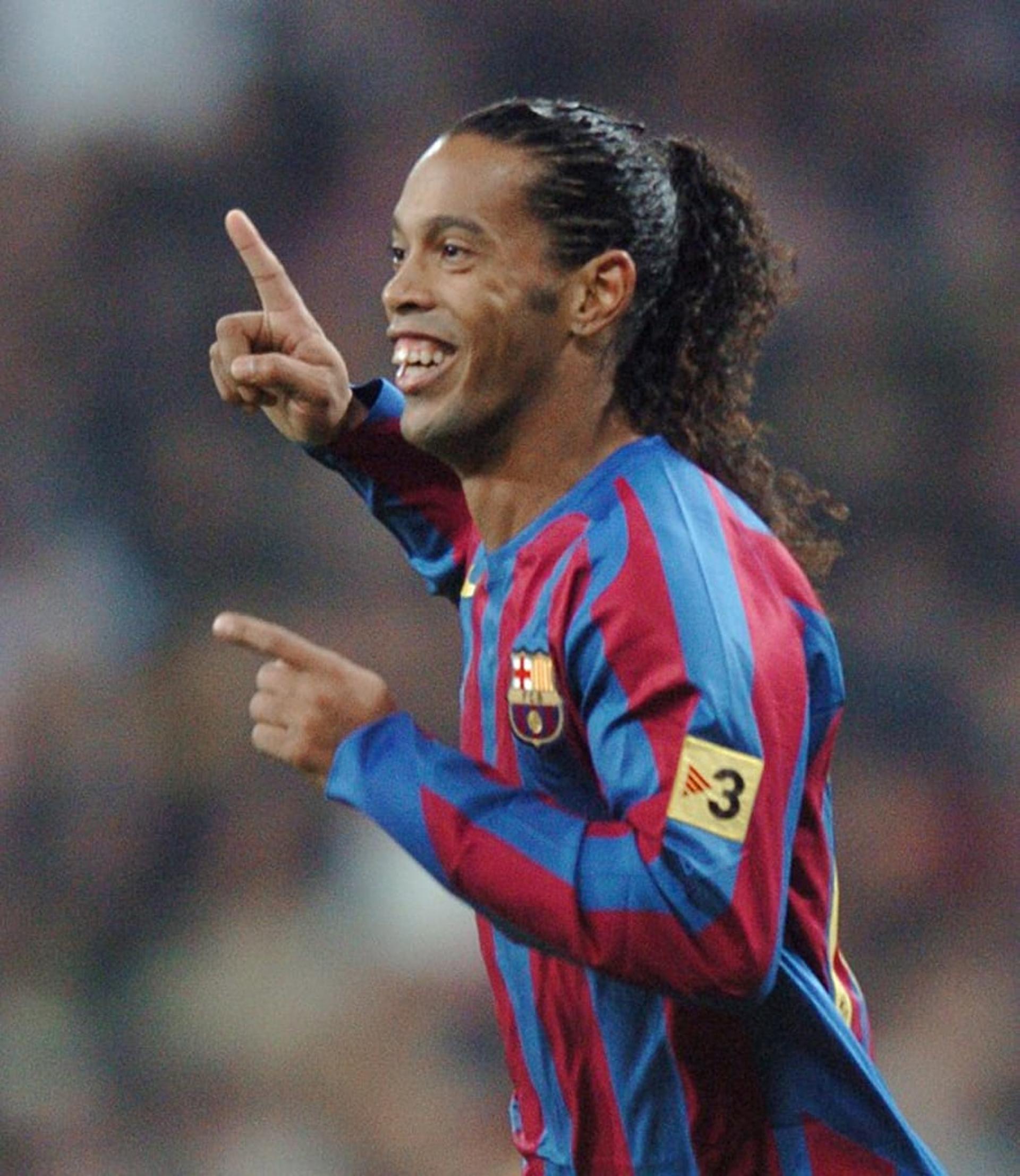 Show de Ronaldinho contra o Real completa 10 anos (Foto: AFP / CARMELO RUBIO)