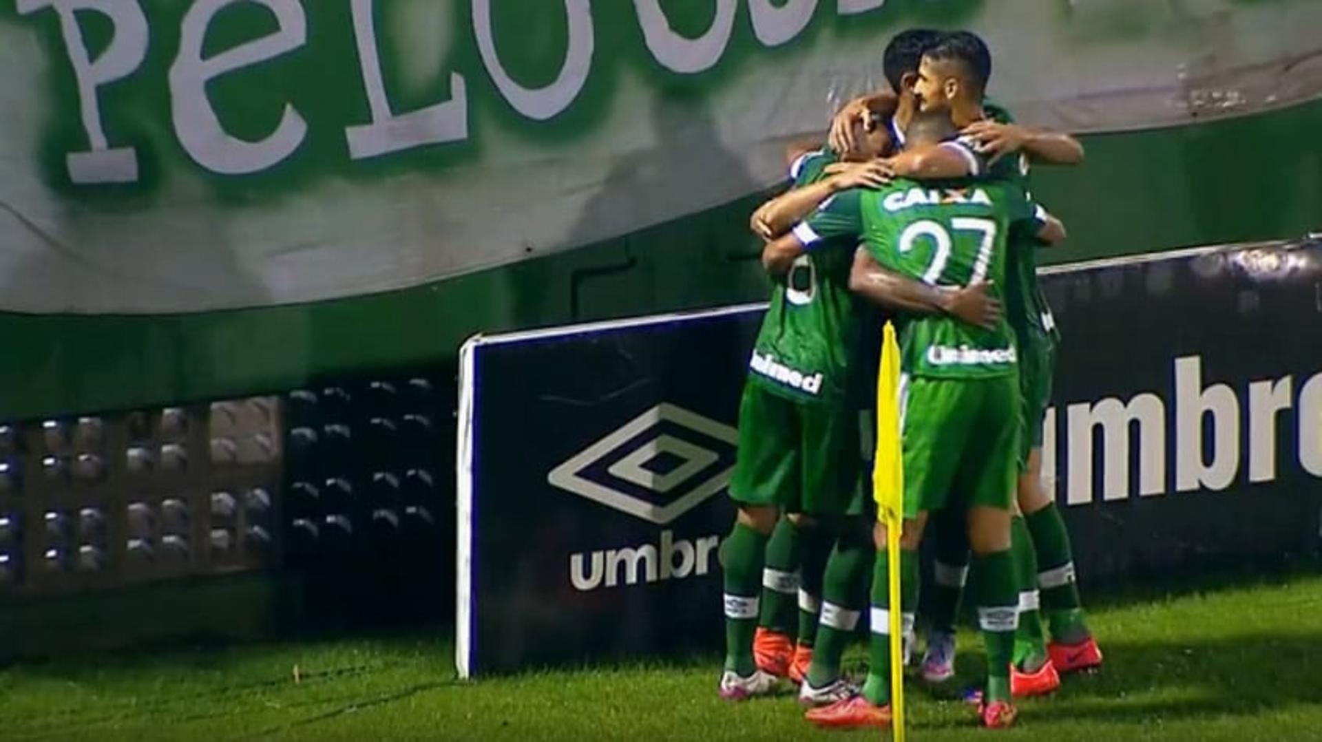 HOME - Chapecoense x Internacional - Campeonato Brasileiro - Gol de Ananias (Foto: Reprodução/Premiere)