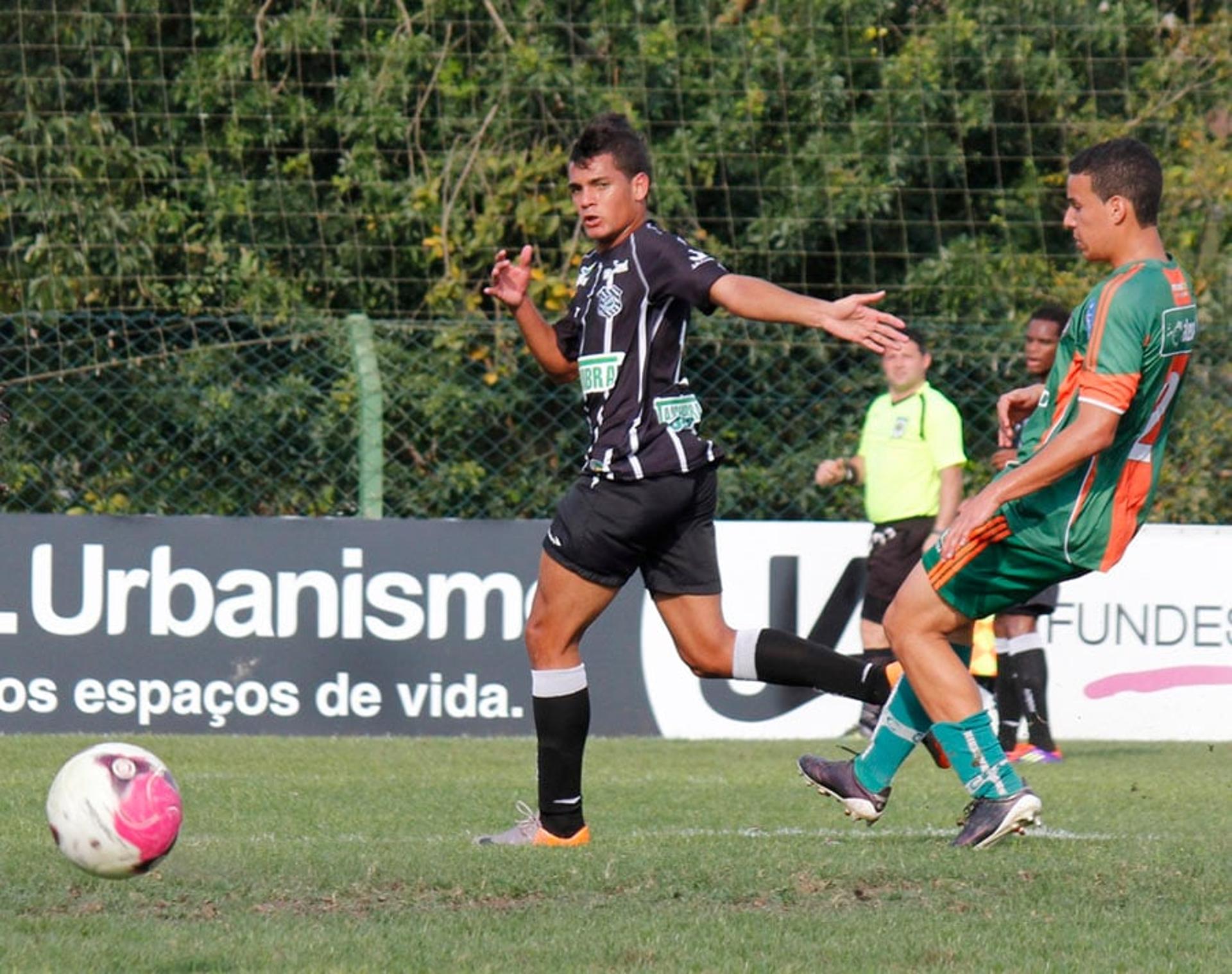 Clayton, atacante do Figueirense