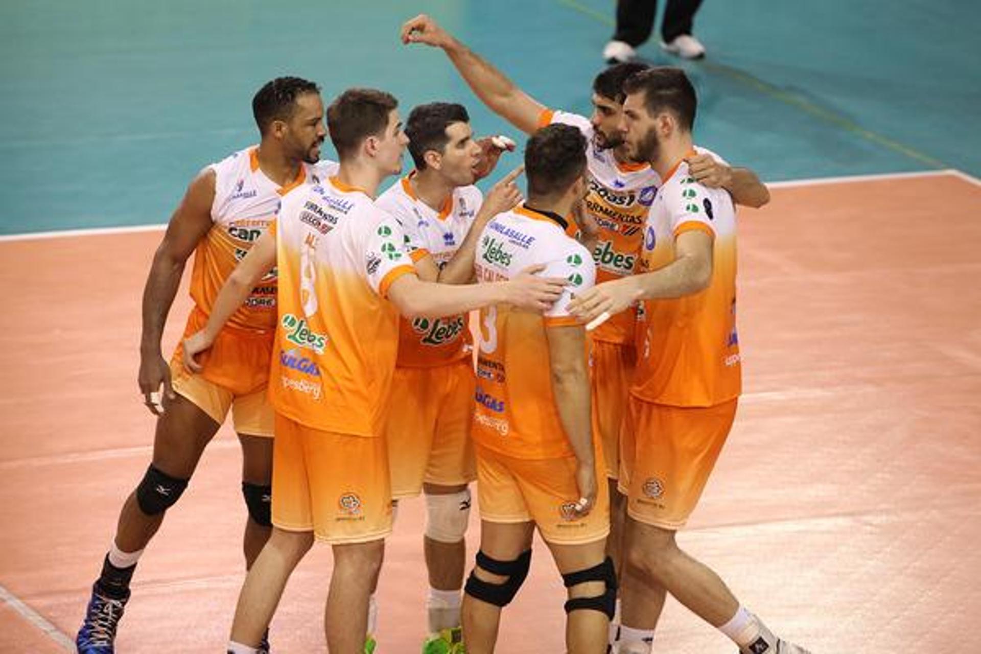 Equipe do Canoas durante partida da Superliga Masculina de vôlei  (Foto: Matheus Beck/Vôlei Canoas)