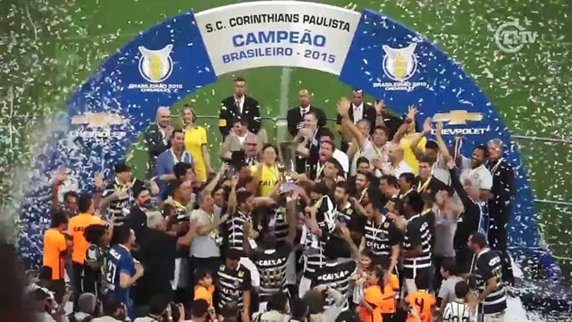 Corinthians levanta a taça