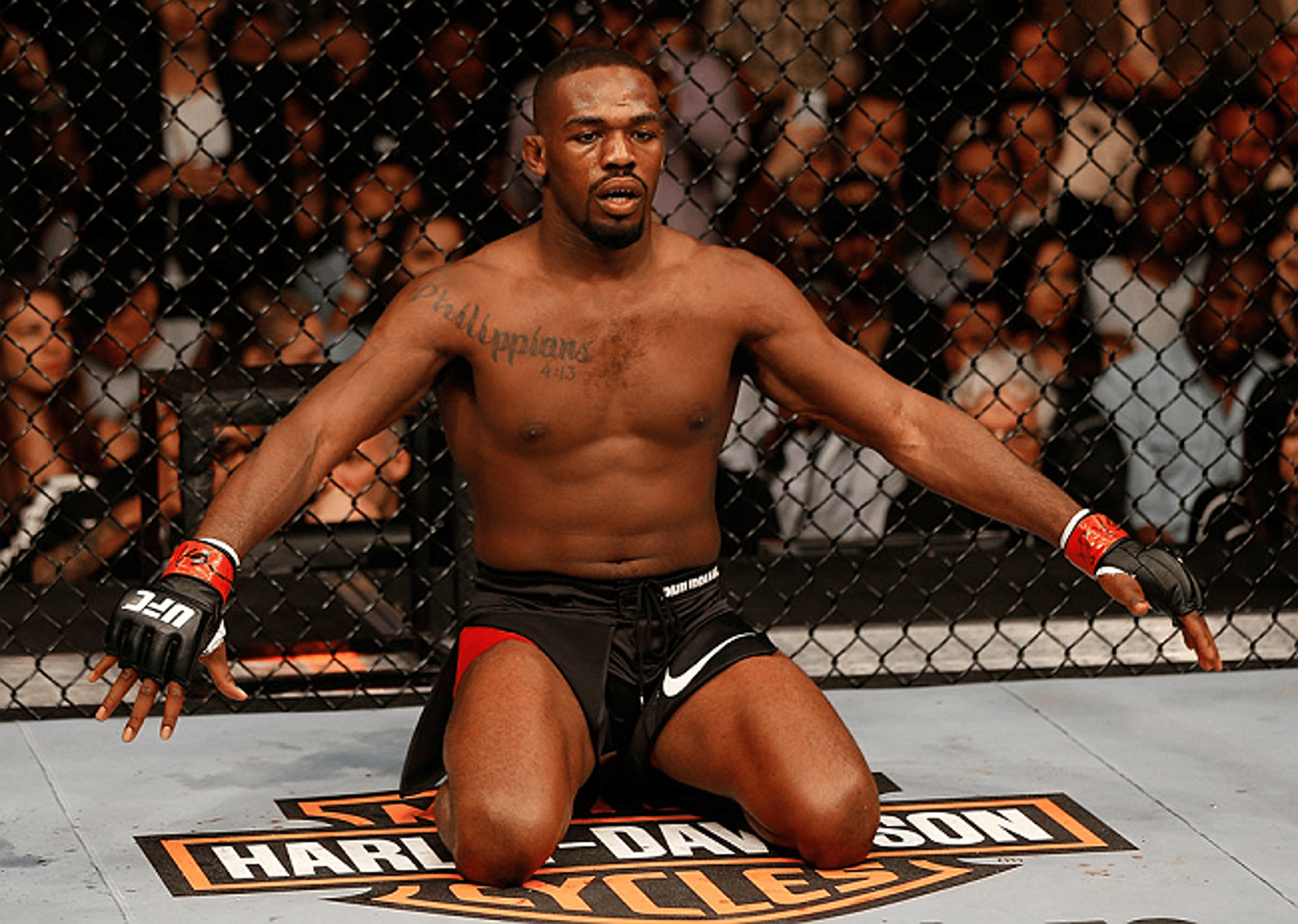 Jon Jones foi o lutador mais jovem da história a conquistar um cinturão do UFC (FOTO: UFC)