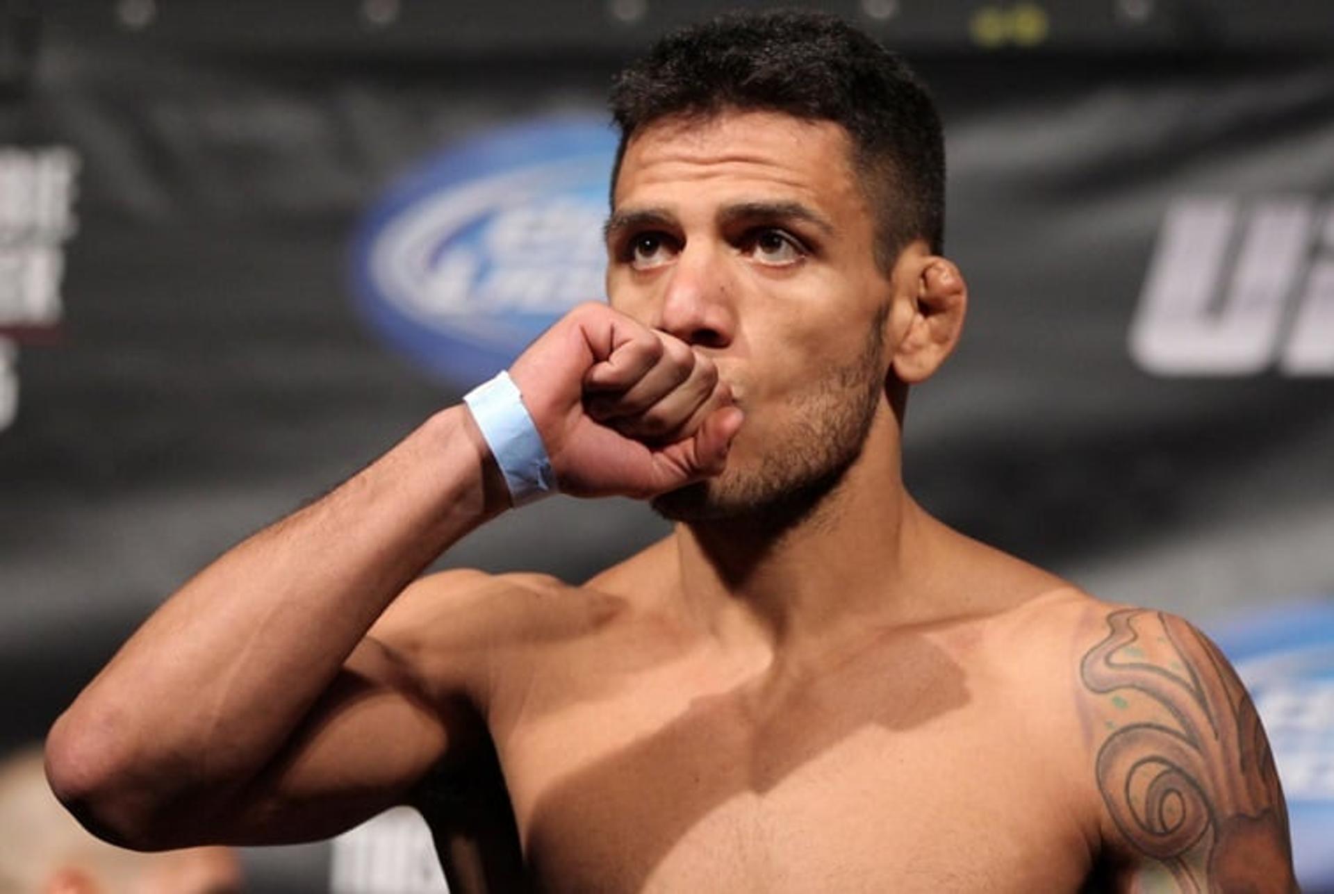 Rafael dos Anjos é o campeão dos leves do Ultimate