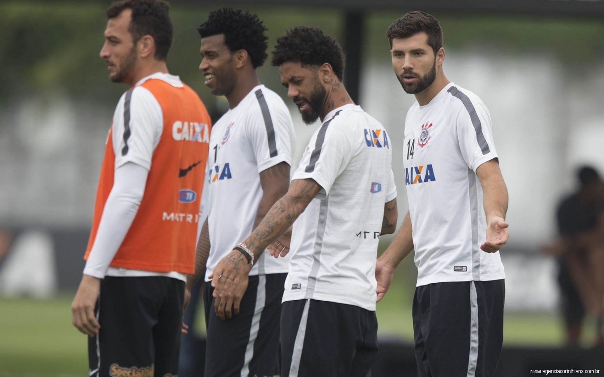 Jogadores do Corinthians durante treino no CT Joaquim Grava (Foto: Daniel Augusto Jr)