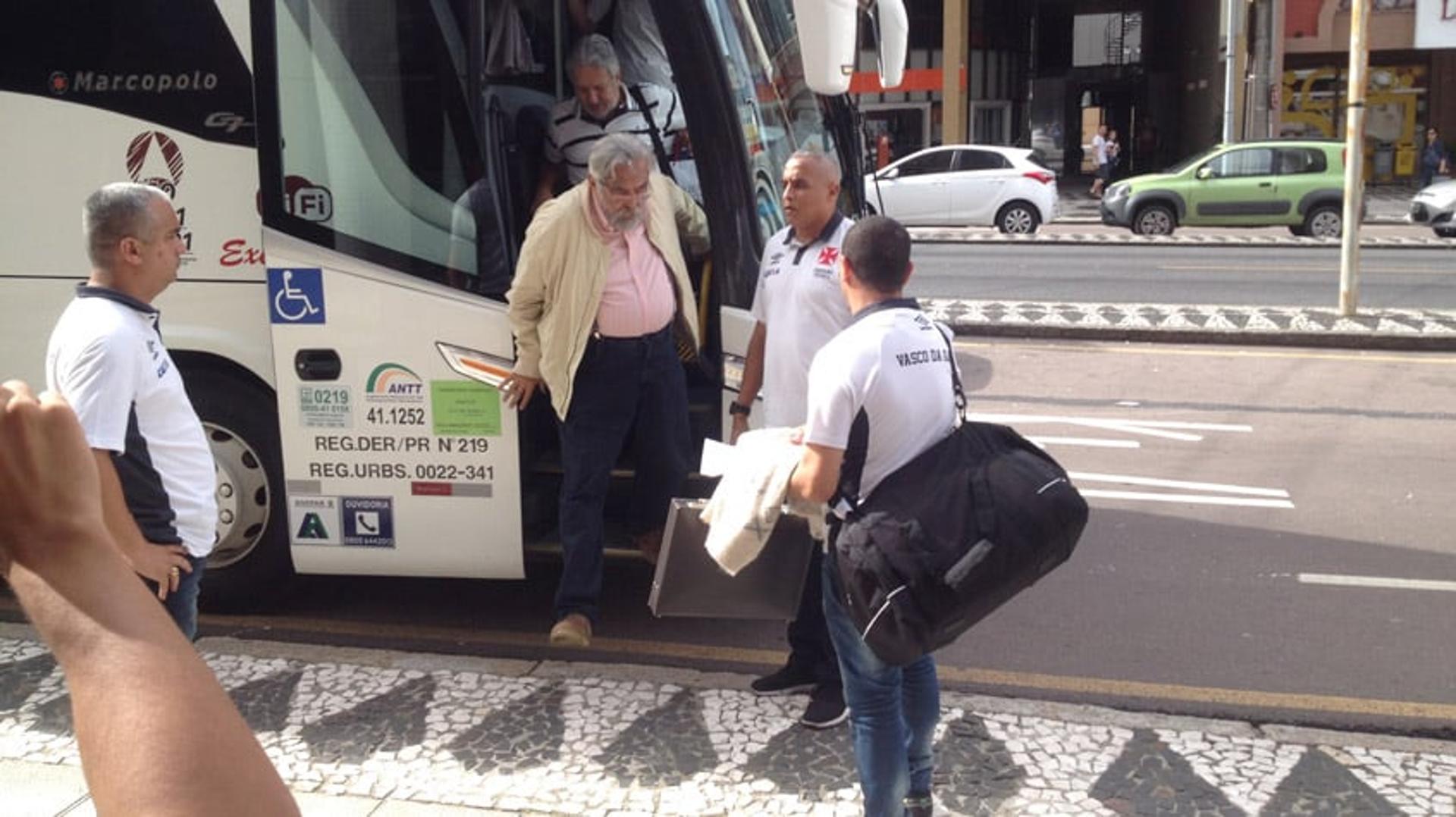 HOME - Coritiba x Vasco - Campeonato Brasileiro - Chegada do Vasco ao hotel - Eurico Miranda (Foto: João Matheus Ferreira/LANCE!Press)