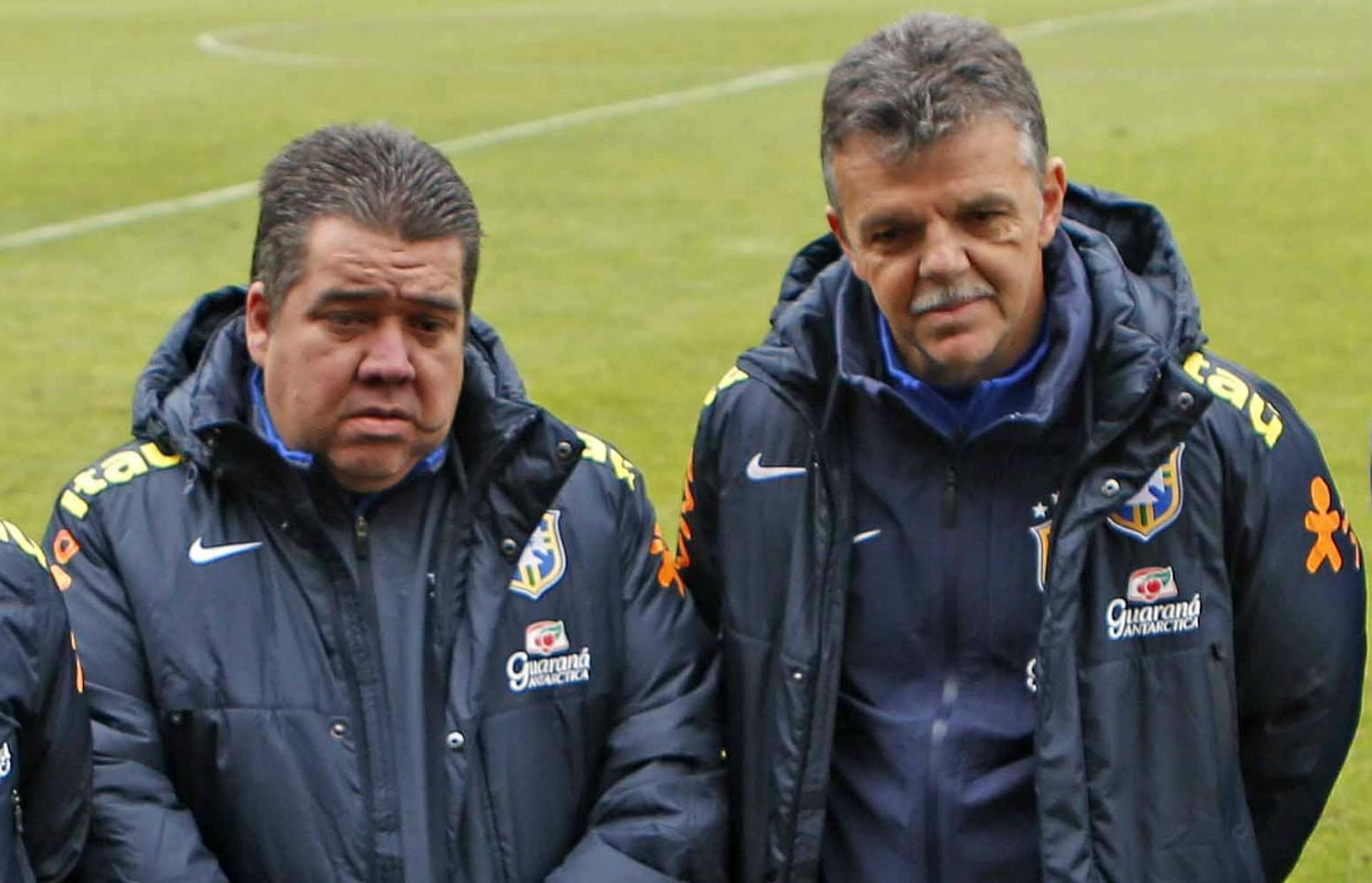 Gustavo Feijó ao lado de Gilmar Rinaldi no Chile (Foto: Rafael Ribeiro/CBF)