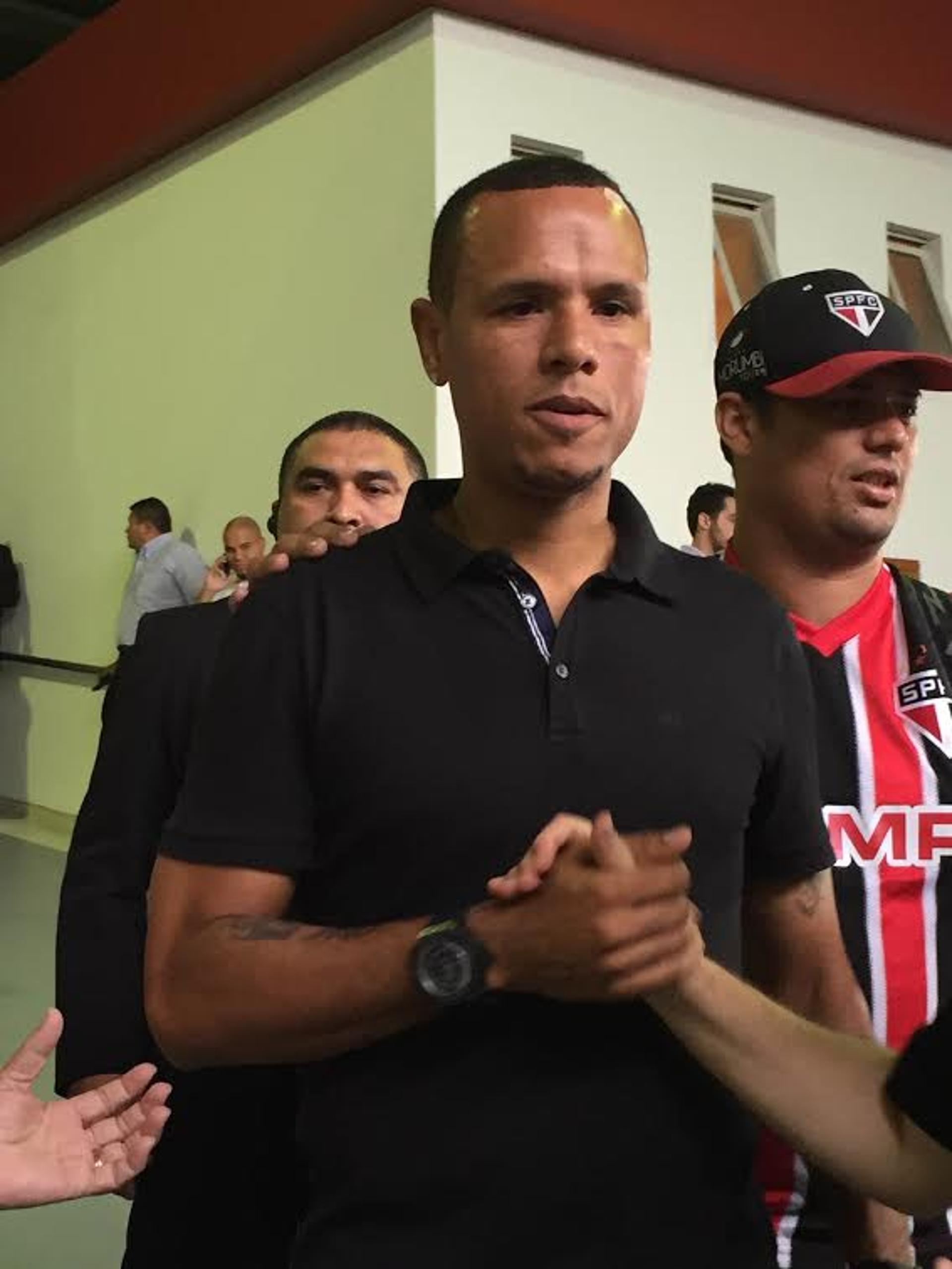 Luis Fabiano foi ao velório de Juvenal