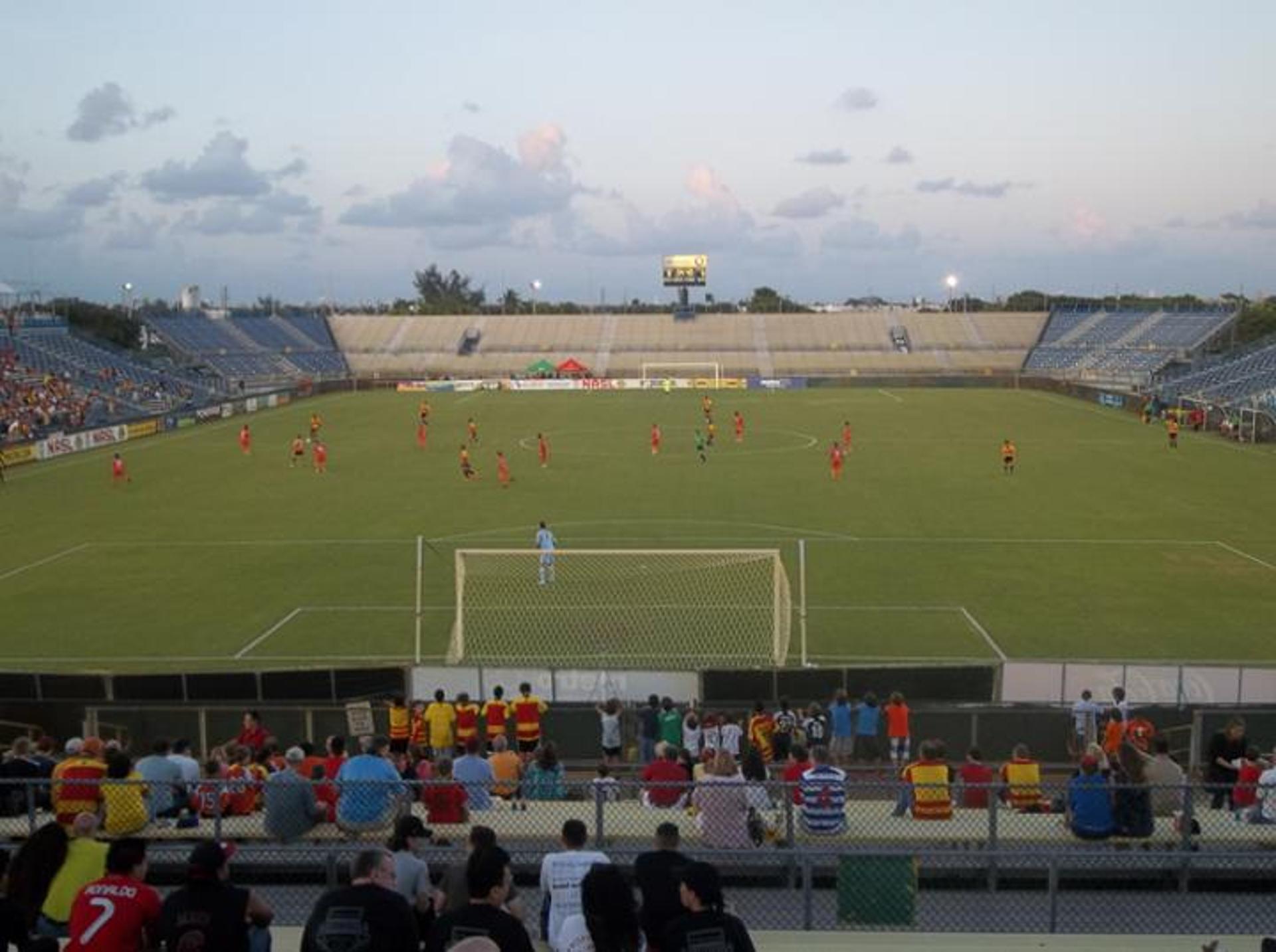 Inicia os trabalhos em Porto Alegre, depois viaja para os EUA e disputa a Florida Cup