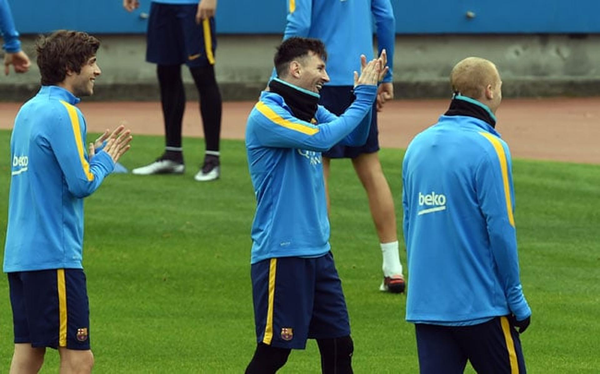 Jogadores do Barcelona treinam em Yokohama (Foto: Toshifumi Kitamura / AFP)