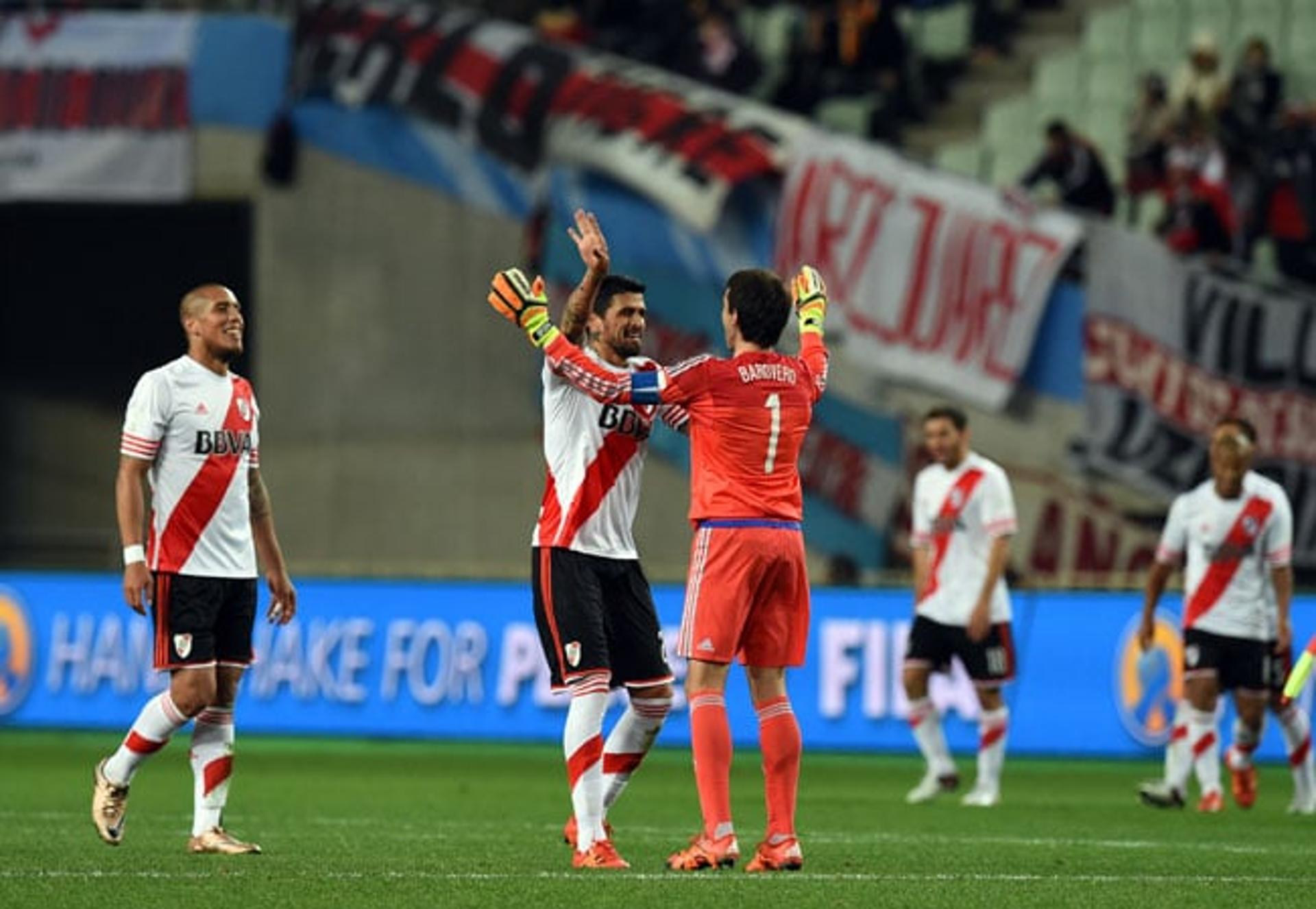 Jogadores comemoram o gol do River (Foto: Kazuhiro Nogi / AFP)