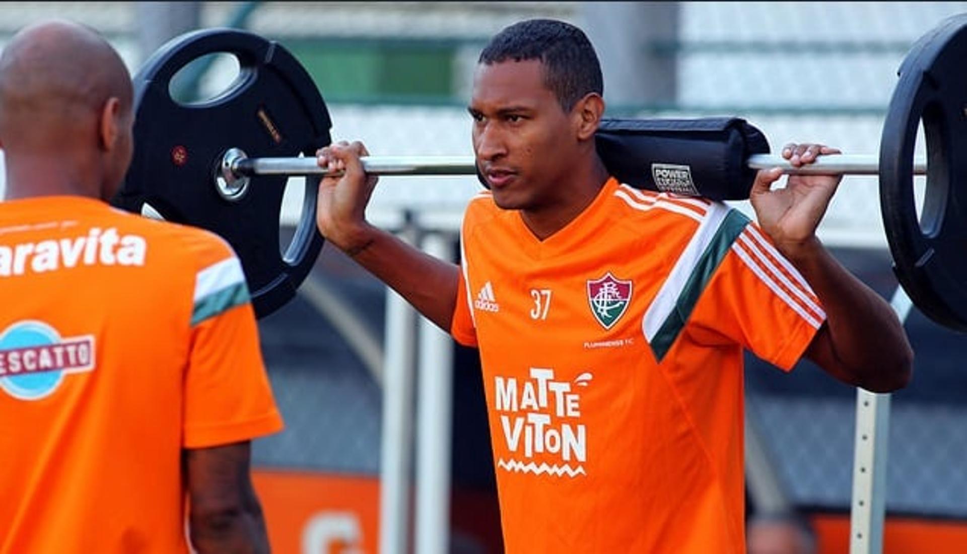 Artur só participou do último jogo da temporada, diante do Figueirense