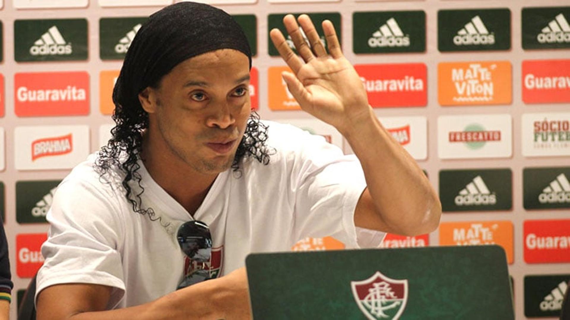 HOME - Ronaldinho é apresentado pelo Fluminense (Foto: Paulo Sérgio/LANCE!Press)