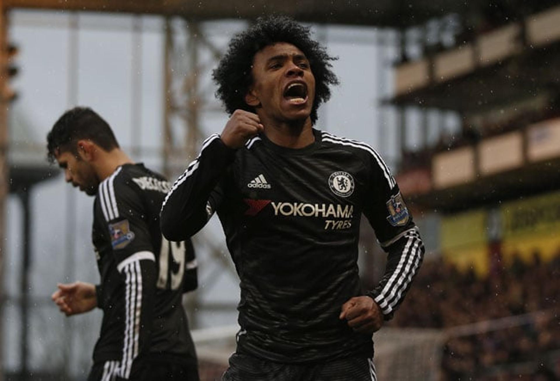 Willian fez um dos gols do Chelsea contra o Crystal Palace (Foto: Adrian Dennis / AFP)