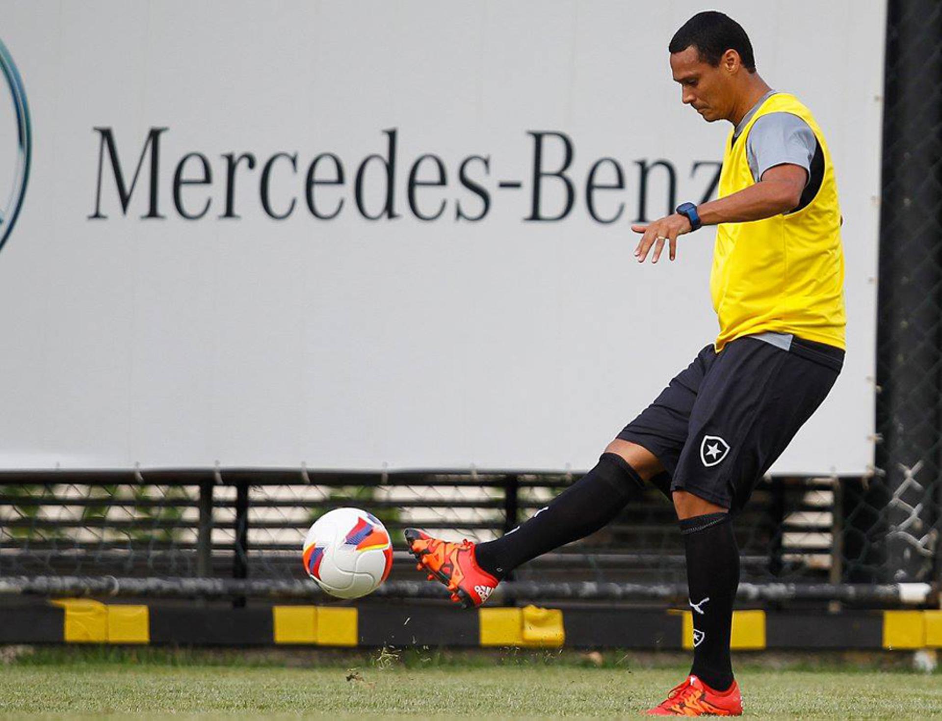 Treino do Botafogo - Emerson Silva