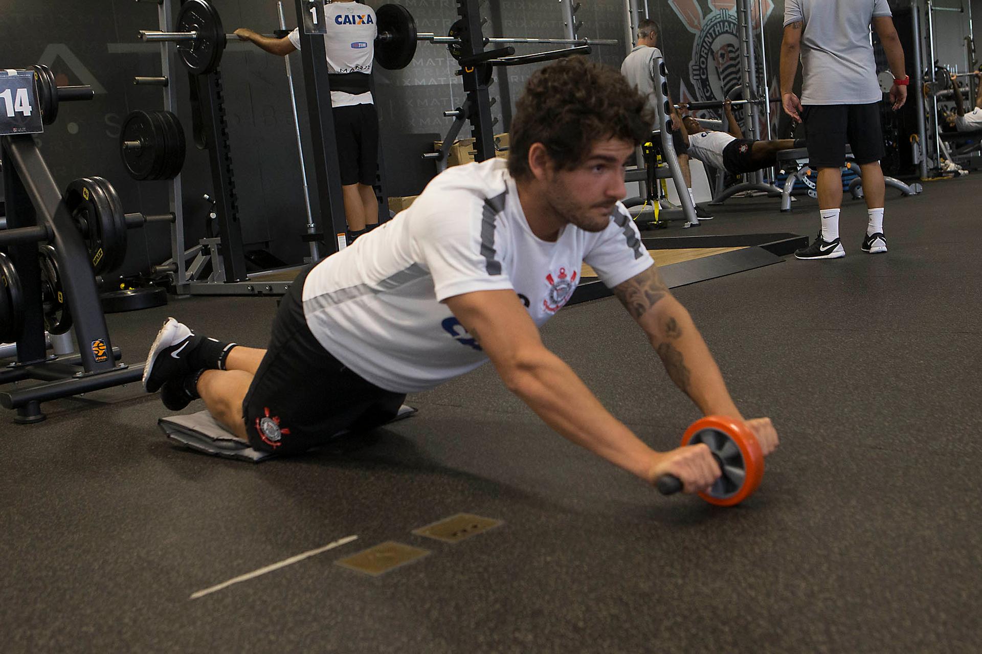 Pato ficará treinando sozinho no CT Joaquim Grava (Foto: Daniel Augusto Jr)