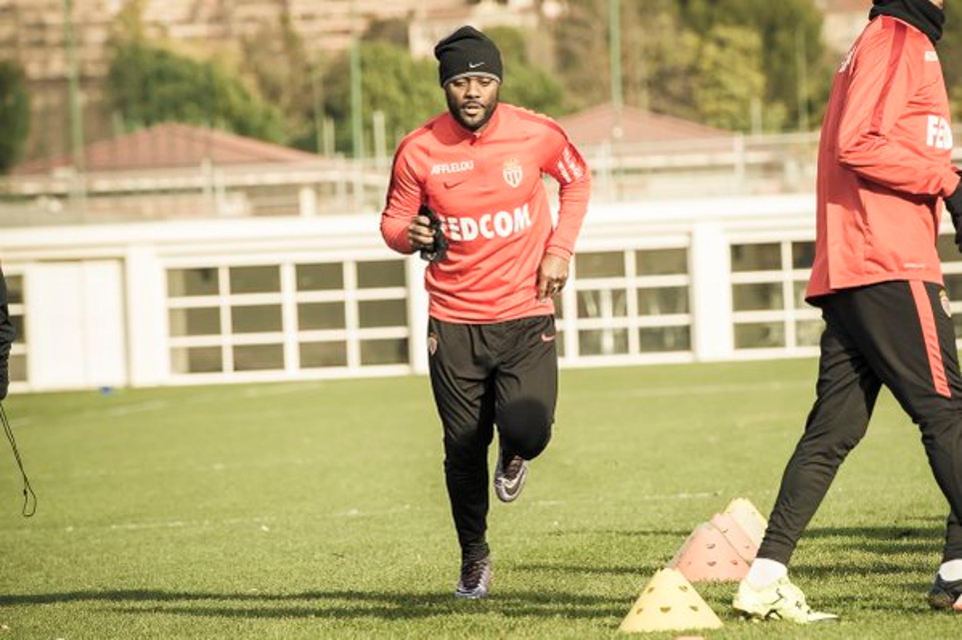 Vagner Love treina pelo Monaco (Foto: Divulgação / Monaco)