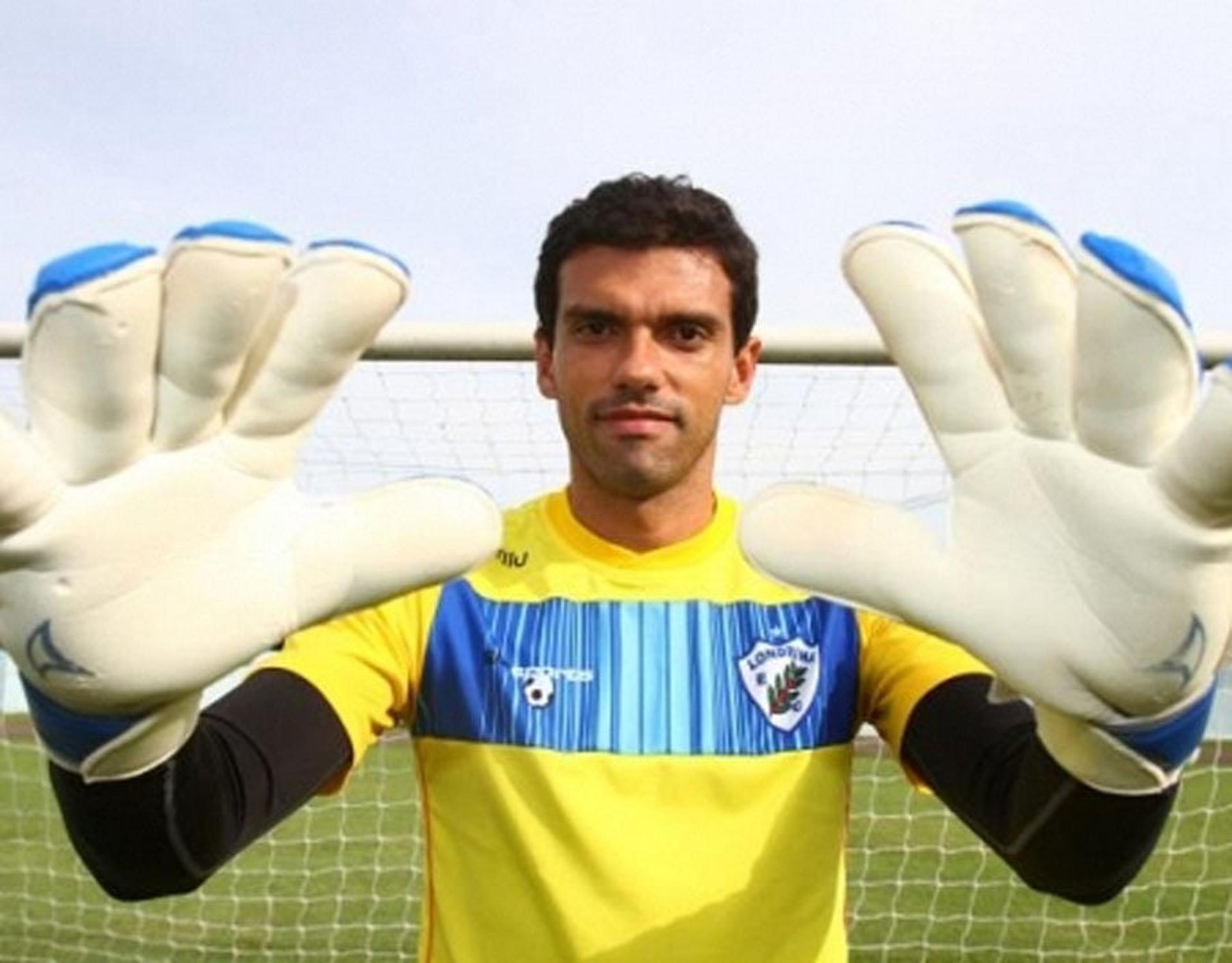 Vitor goleiro do Londrina