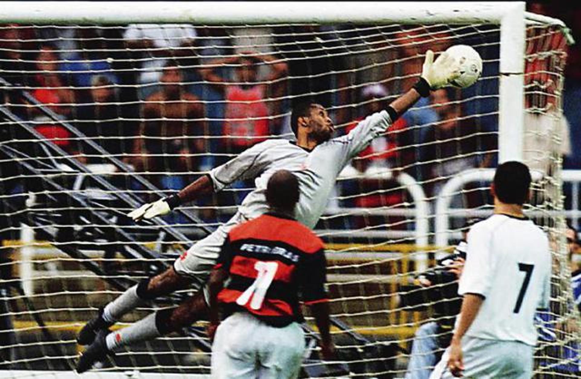 Em 2001, Petkovic cobrou falta com precisão e fez o gol do título carioca