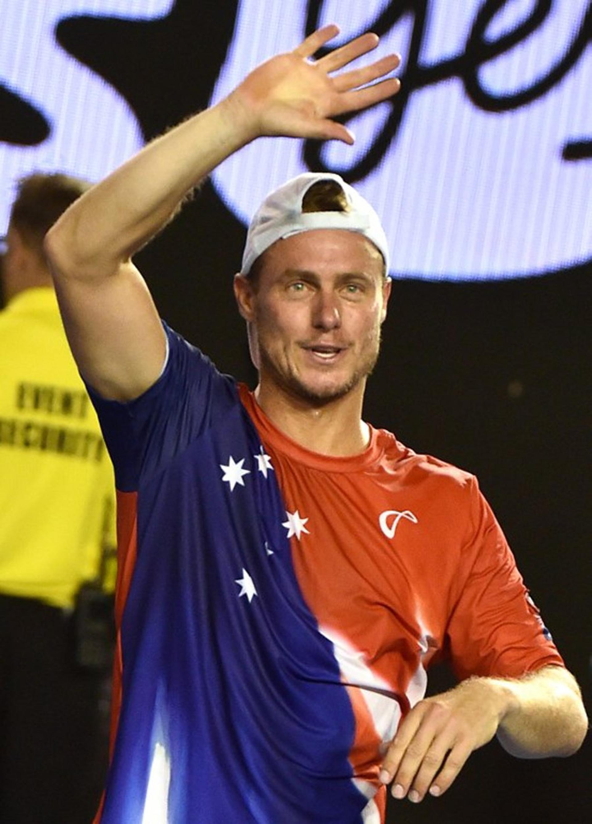 Lleyton Hewitt se despede do público após fazer seu último jogo da carreira, no Aberto da Austrália