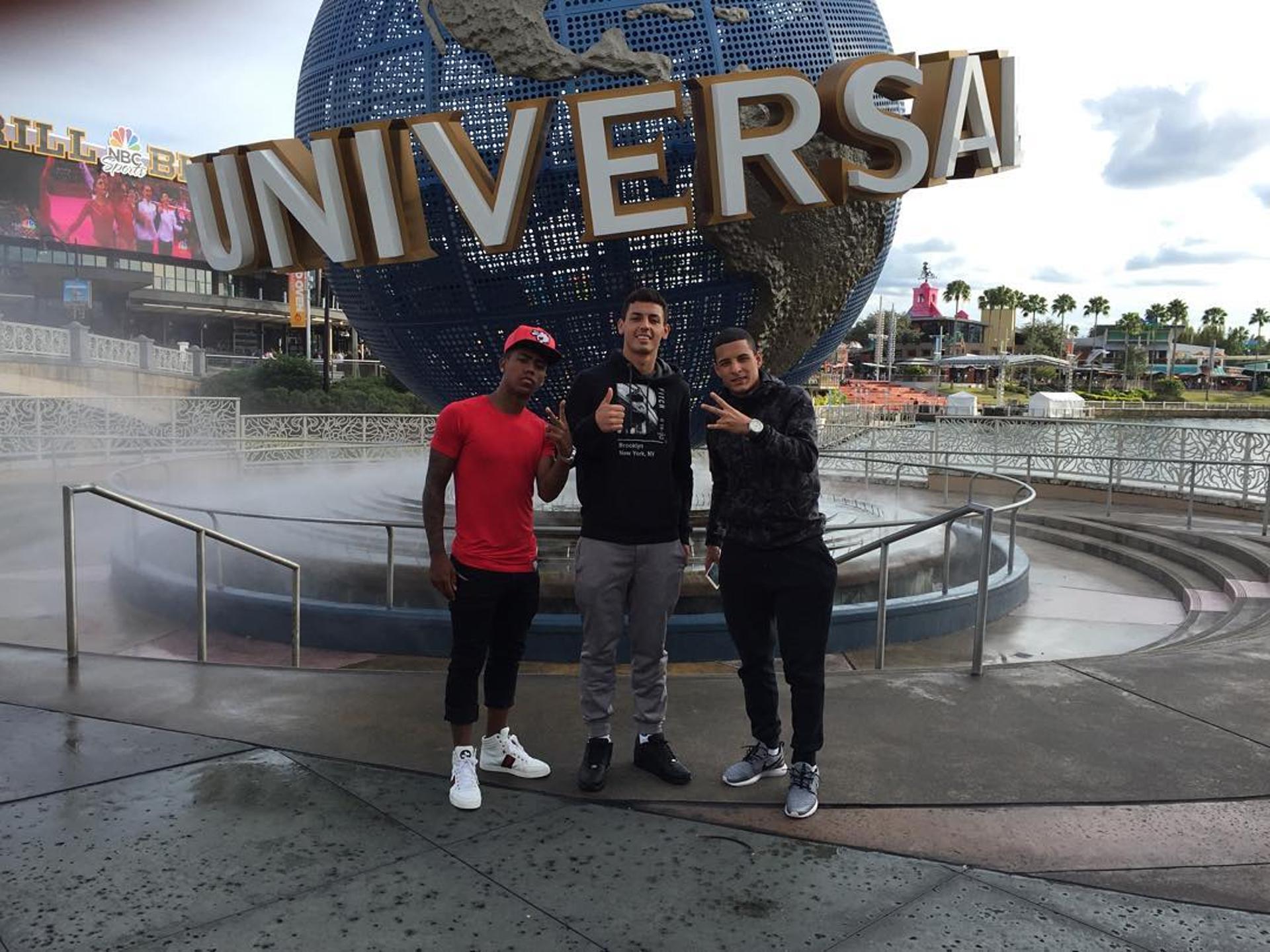 Marciel, Malcom e Guilherme Arana, no parque Universal, em Orlando (Foto: Reprodução)