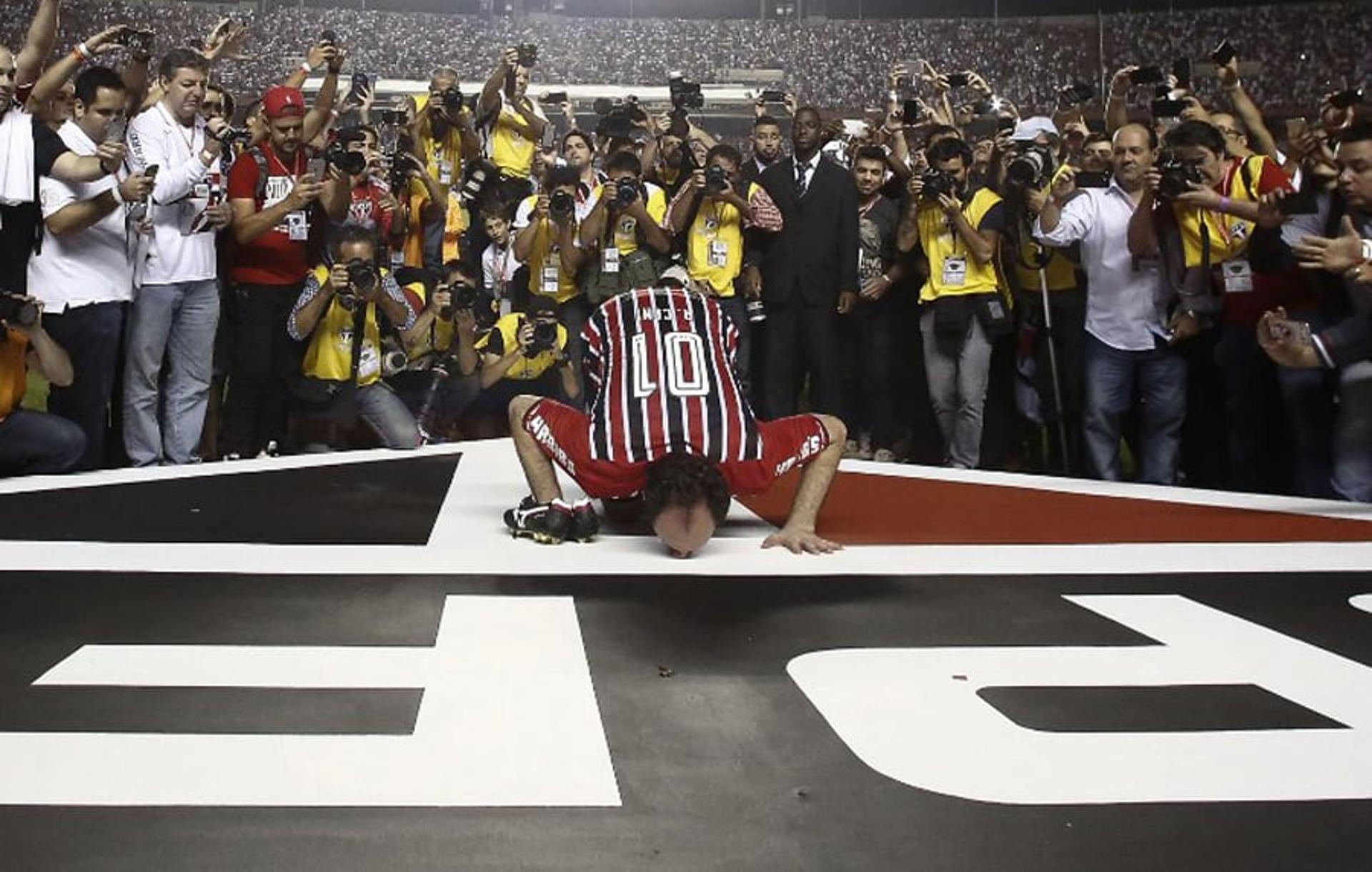 Após 25 anos de carreira no São Paulo, Rogério Ceni se despediu do clube em 11 de dezembro de 2015