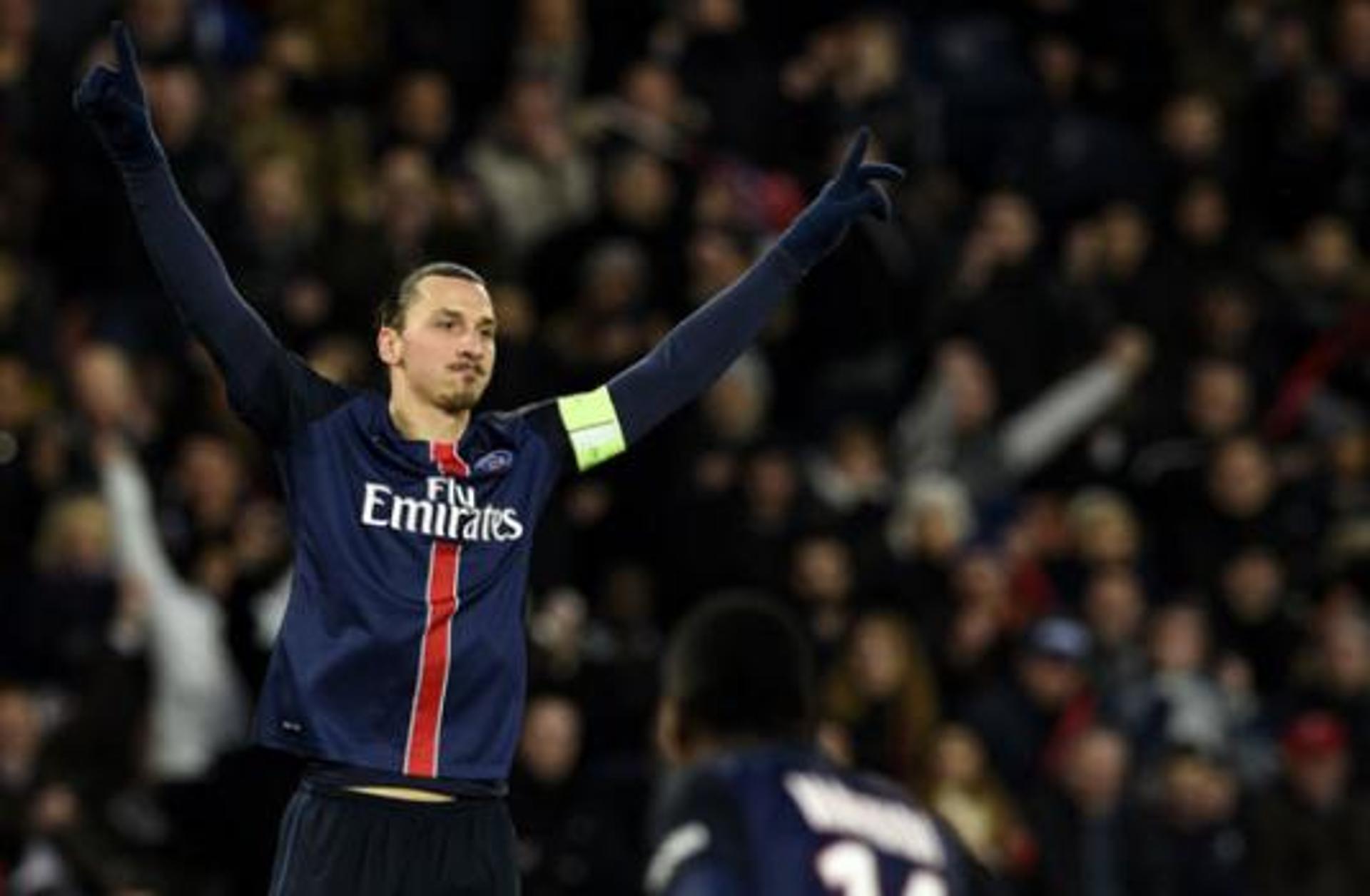 Ibra abriu o placar contra o Angers (Foto: Franck Fife/AFP)