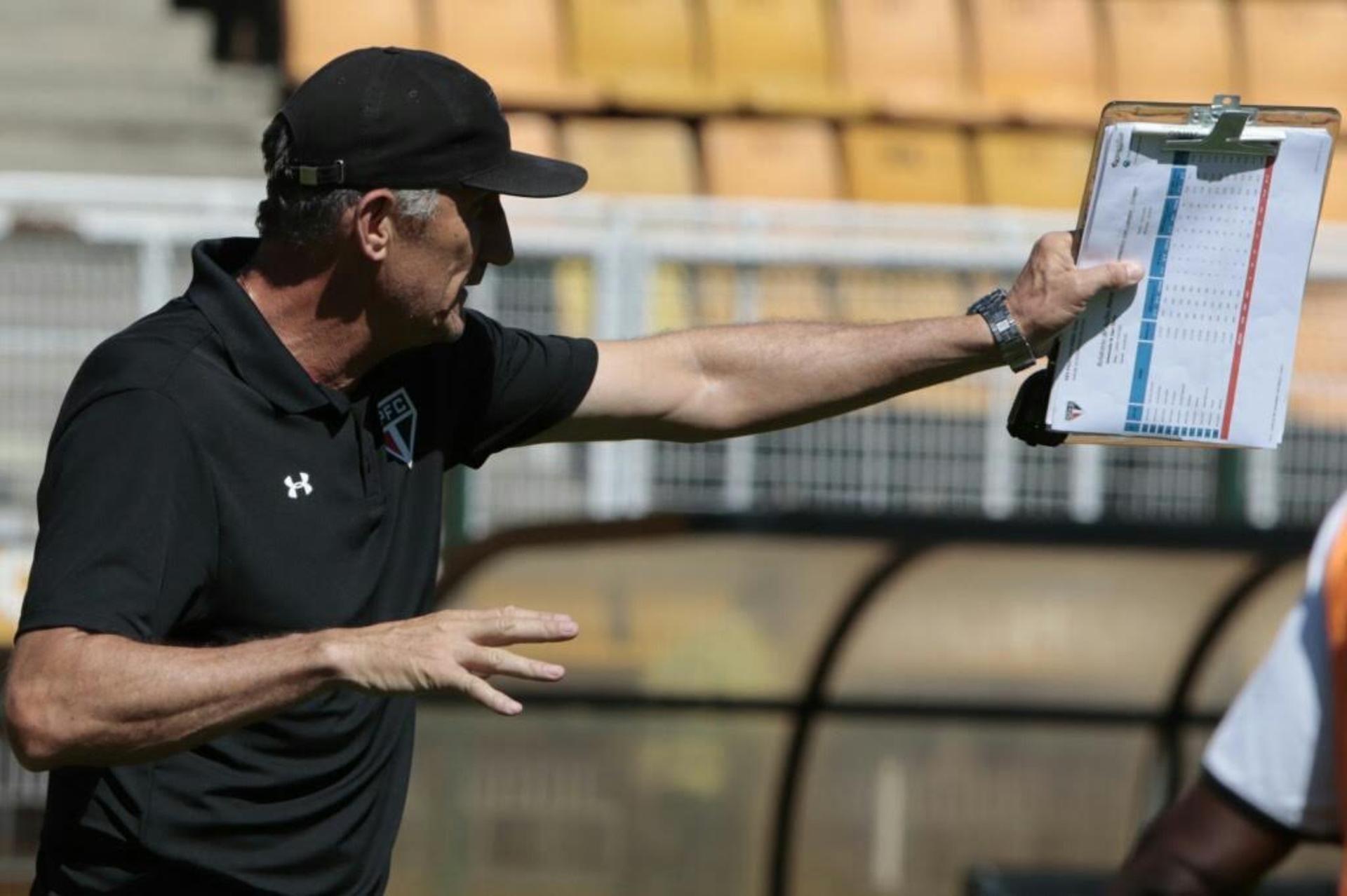 Bauza comanda jogo-treino do São Paulo (foto: Reginaldo Castro)