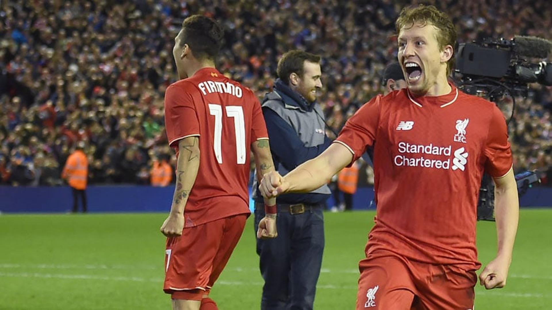 HOME - Liverpool x Stoke City - Copa da Liga Inglesa - Lucas Leiva e Firmino (Foto: Paul Ellis/AFP)