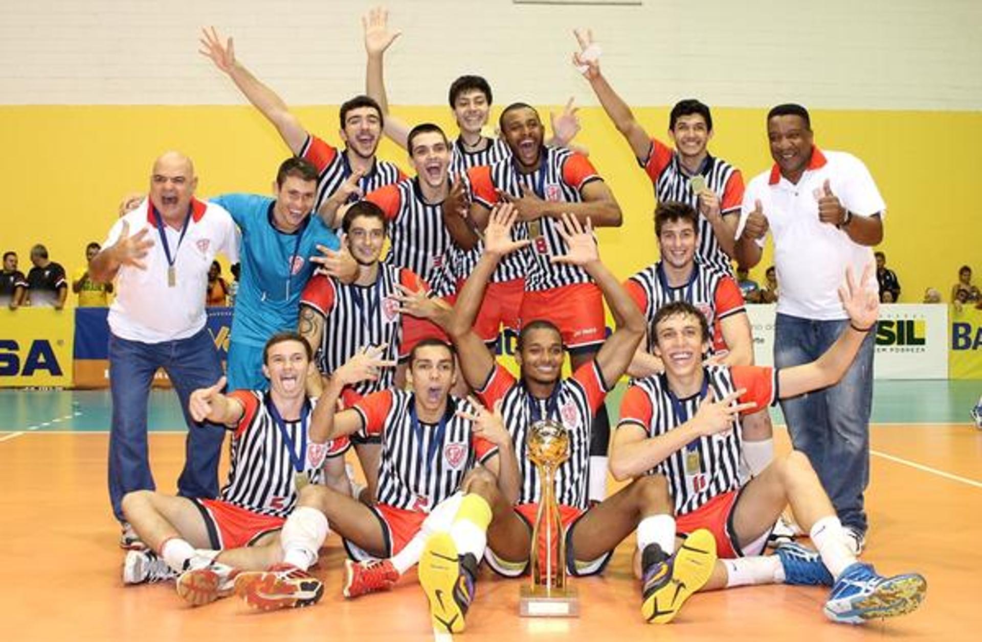 São Paulo foi campeão da primeira divisão juvenil masculina em 2015 (Foto: Divulgação/CBV)