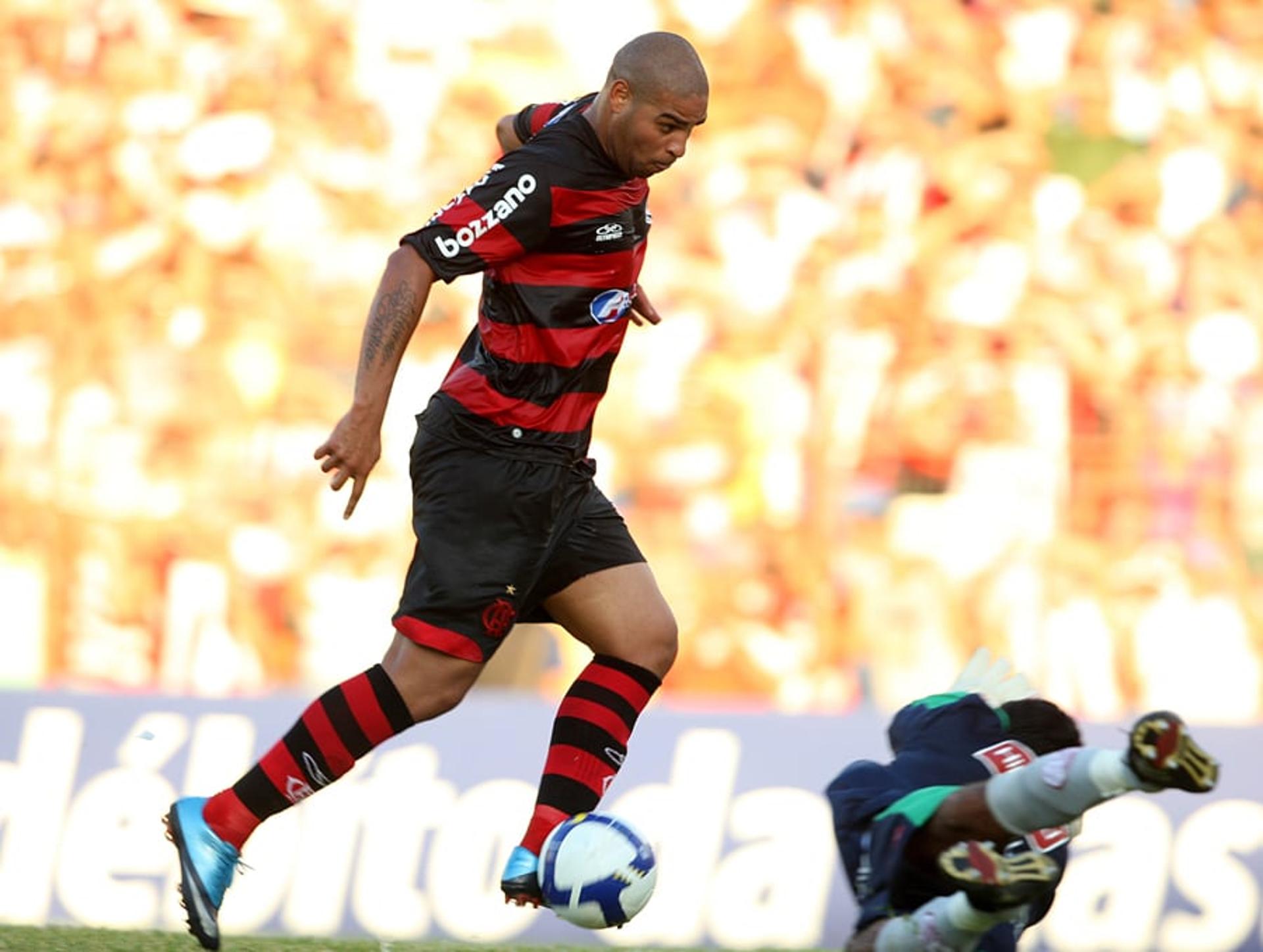 Adriano foi formado no Flamengo, clube onde foi o protagonista no Campeonato Brasileiro de 2009