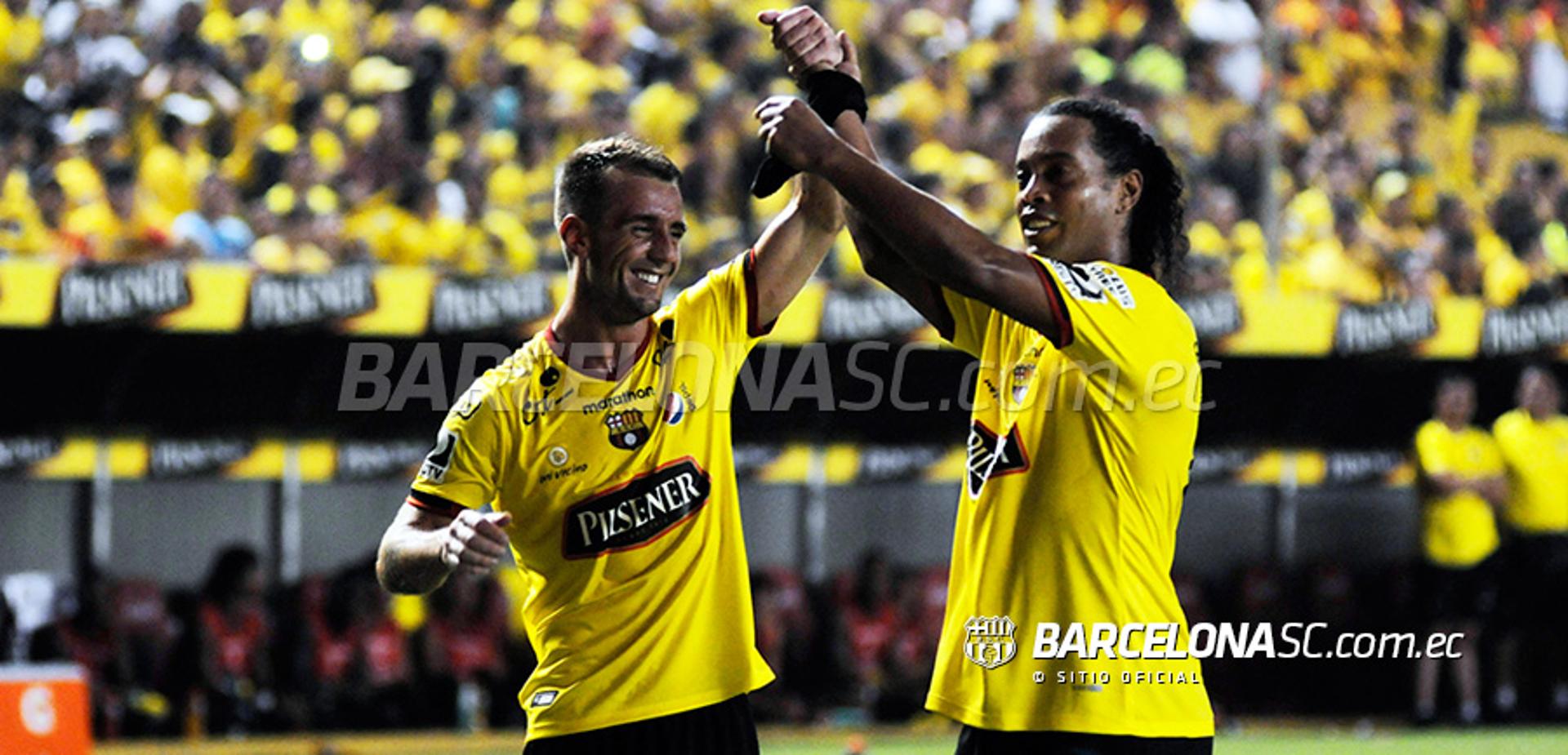 Ronaldinho no jogo do Barcelona de Guayaquil (Foto: Divulgação)