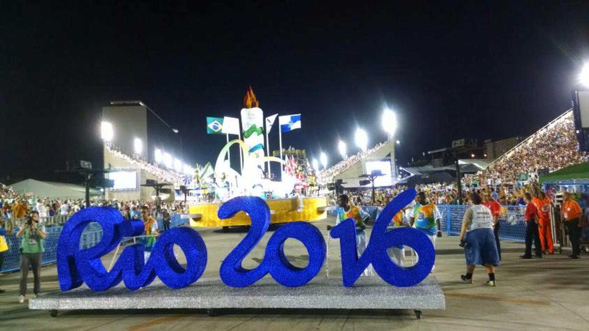 Desfile do Grupo Especial do Carnaval do Rio começa em clima olímpico