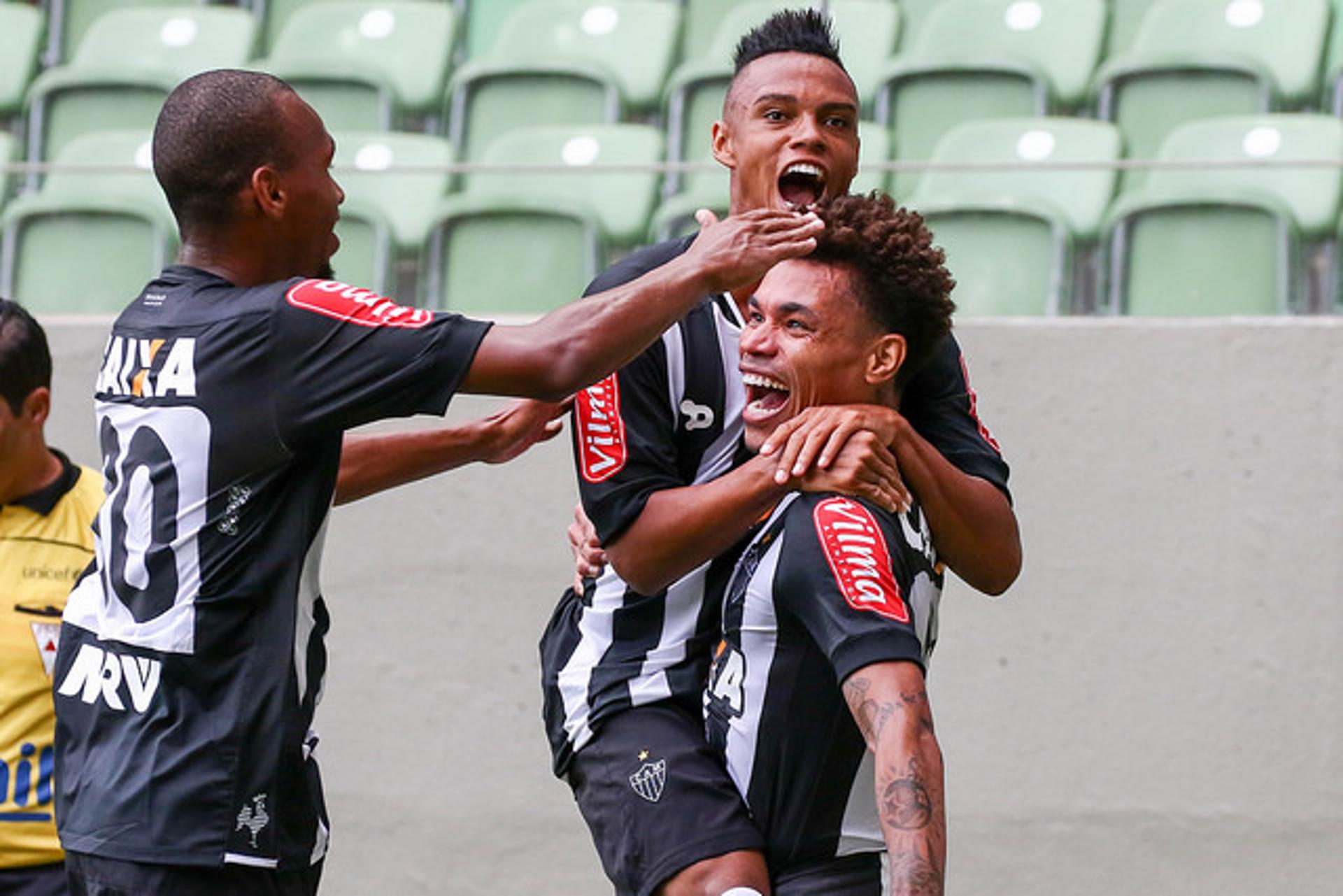 Jogadores do Atlético-Mg comemoram gol contra o Boa Esporte