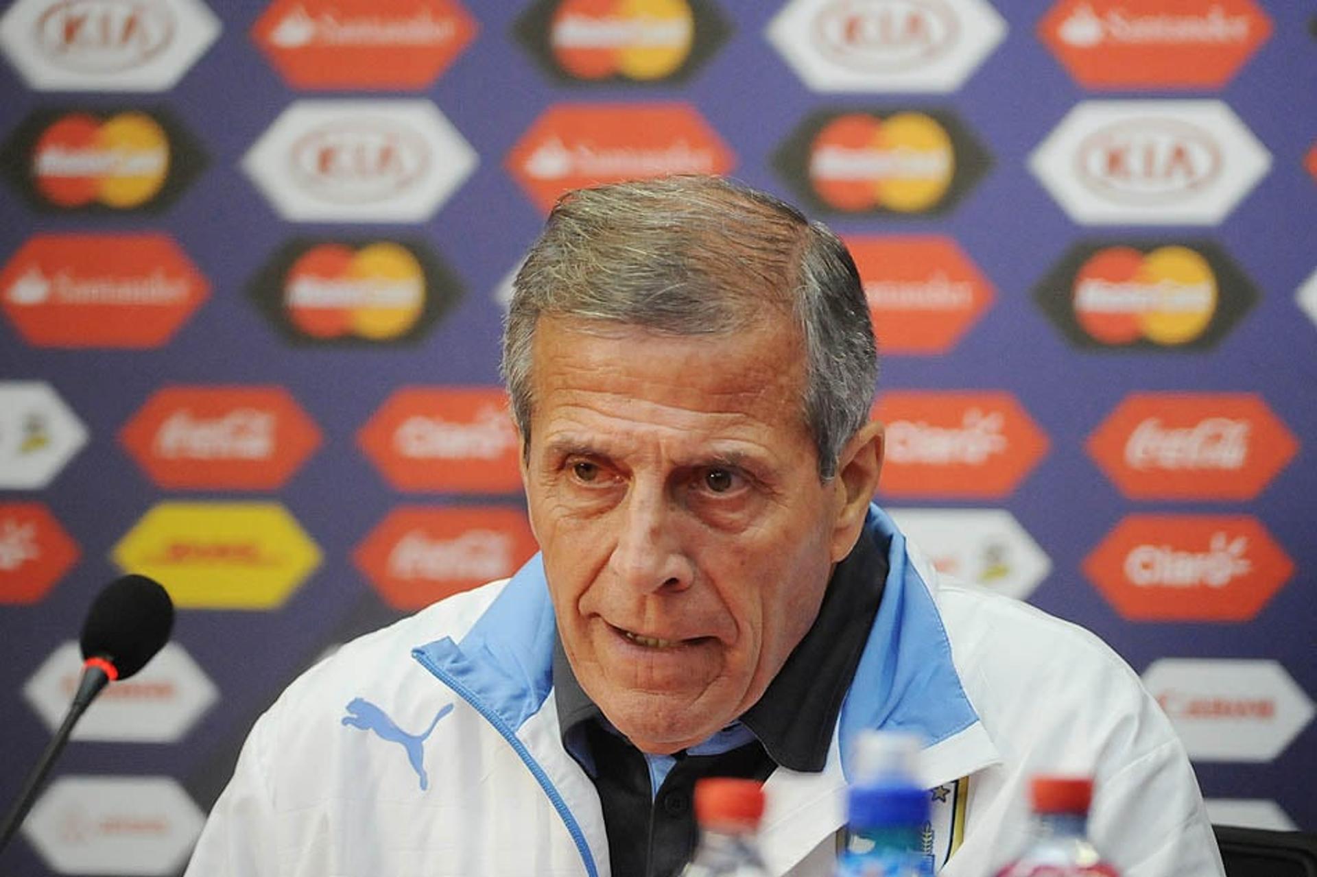 óscar tabárez coletiva (Foto: Vladimir Rodas/AFP)