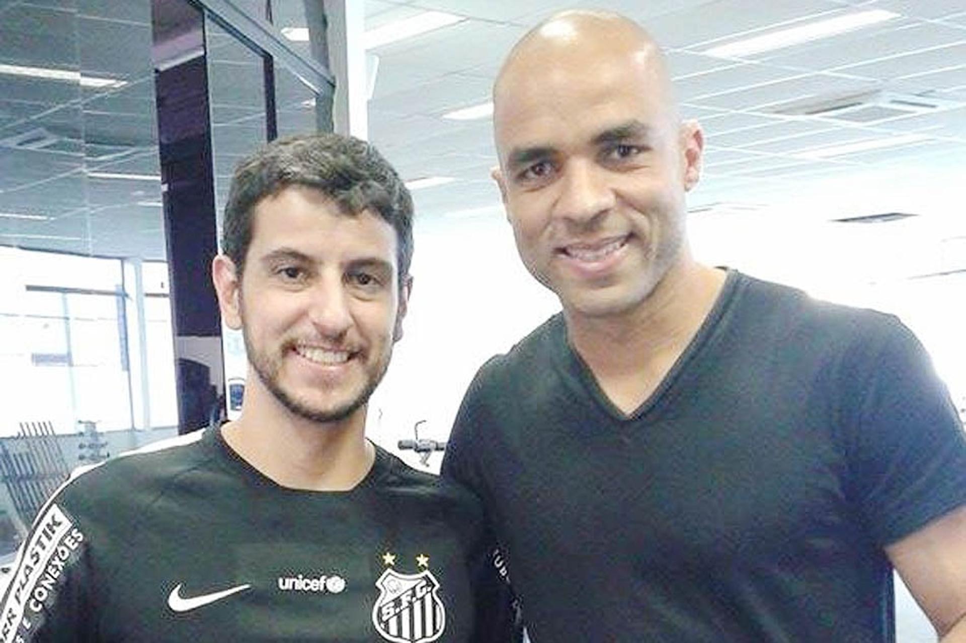 zagueiro Alex visitando o CT do Santos.(Foto: Ranier Grandé/Santos FC)