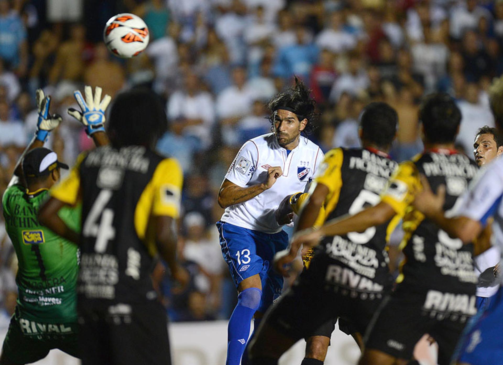 Barcelona x Nacional - Loco Abreu (Foto: Pablo Porciuncula/AFP)