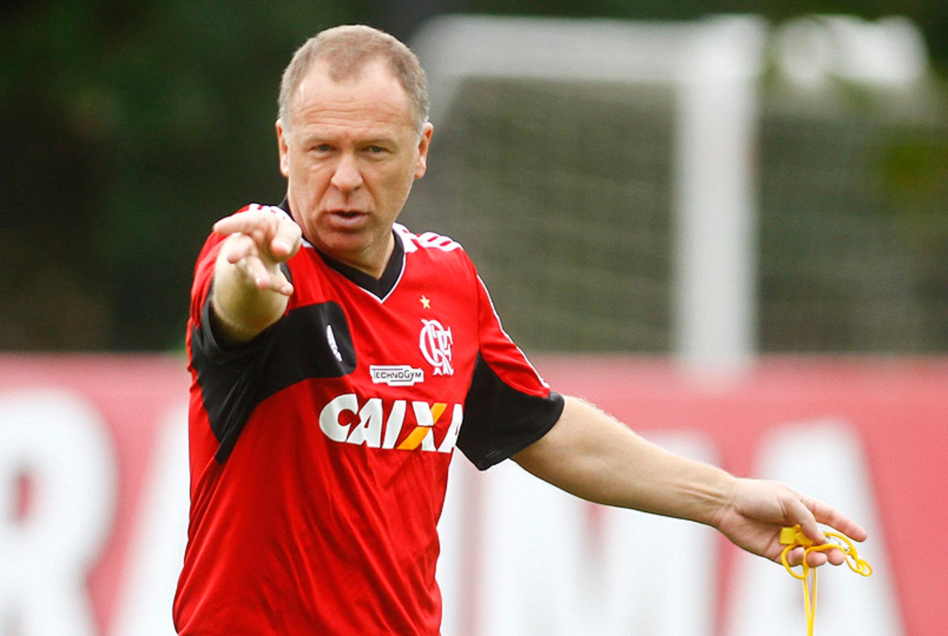 Mano Menezes em seu primeiro treino no Flamengo. O treinador ficou só três meses no clube