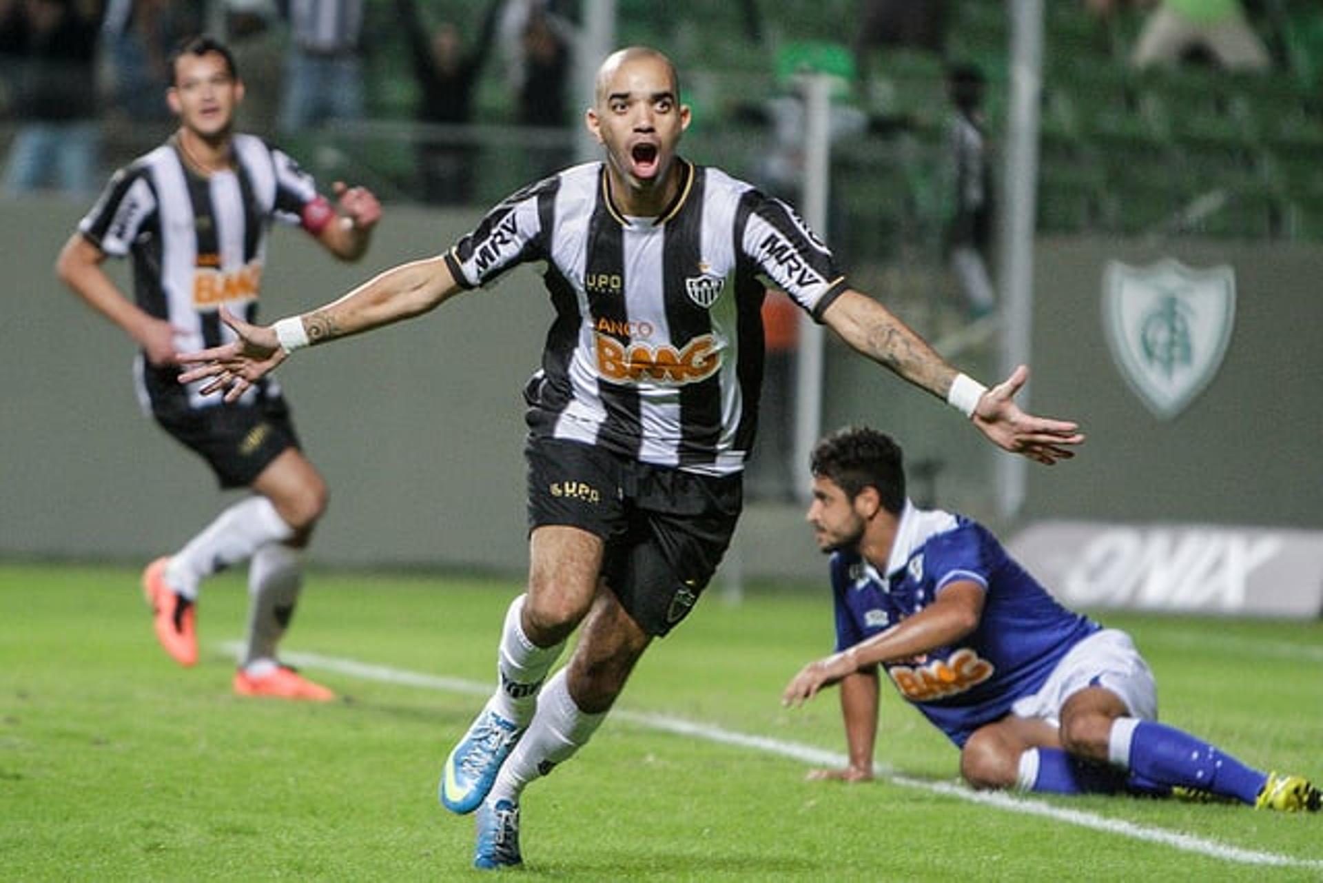 Diego Tardelli pelo Atlético-MG