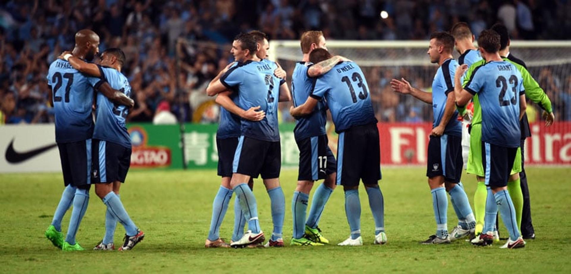 Jogadores do Sydney FC comemoram gol no Guangzhou Evergrande