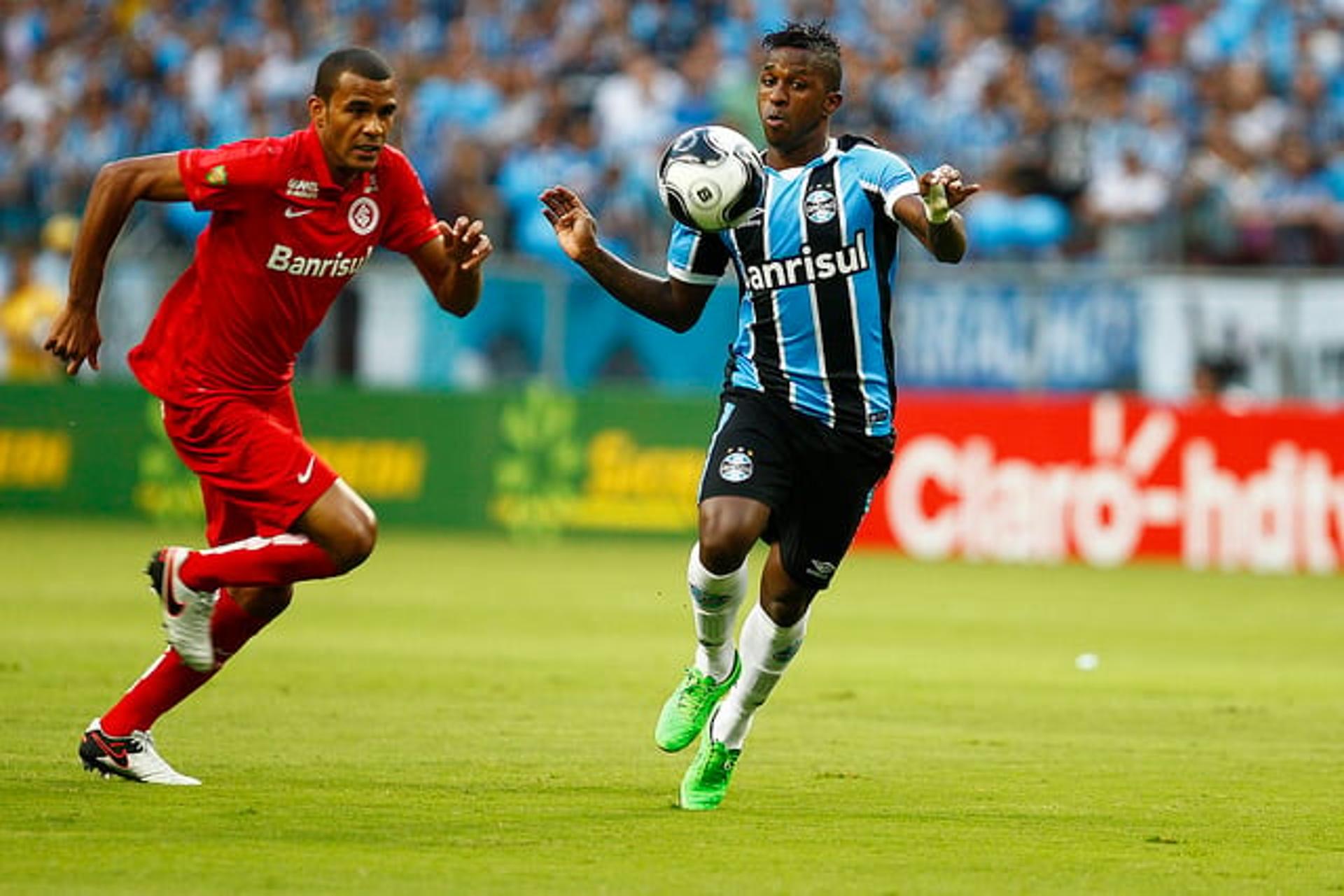 Ernando em ação pelo Internacional no Gre-Nal 409 (Foto: Lucas Uebel/Grêmio)