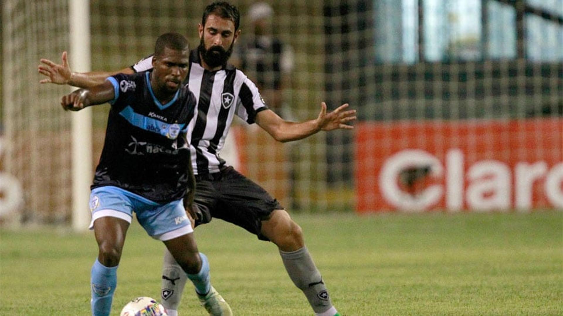 HOME - Macaé x Botafogo - Série B - Marquinho e Renan Fonseca (Foto: Vitor Silva/SS Press)