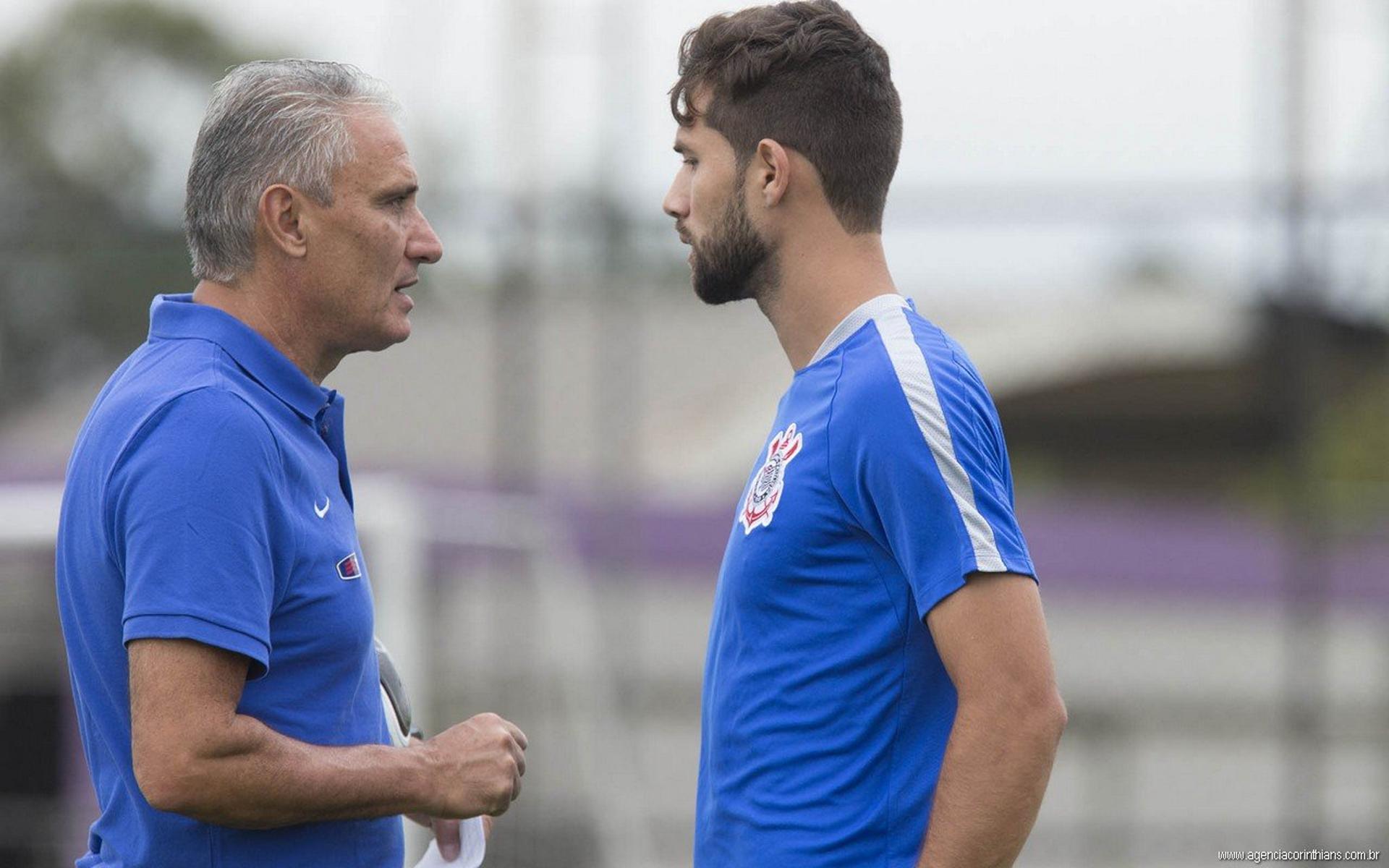 Zagueiro Felipe, ao lado de Tite na foto, completará 100 jogos pelo Corinthians (Foto: Daniel Augusto Jr)