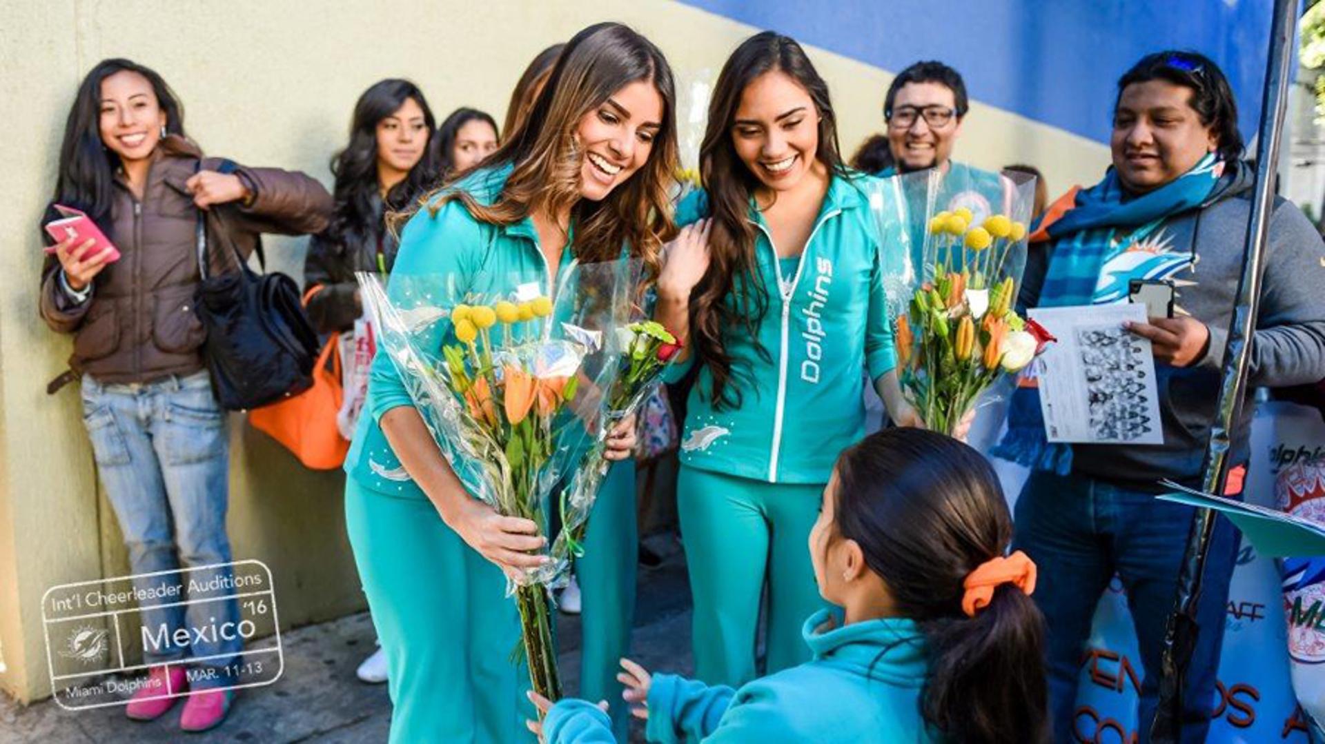 Time da NFL seleciona cheerleaders no México