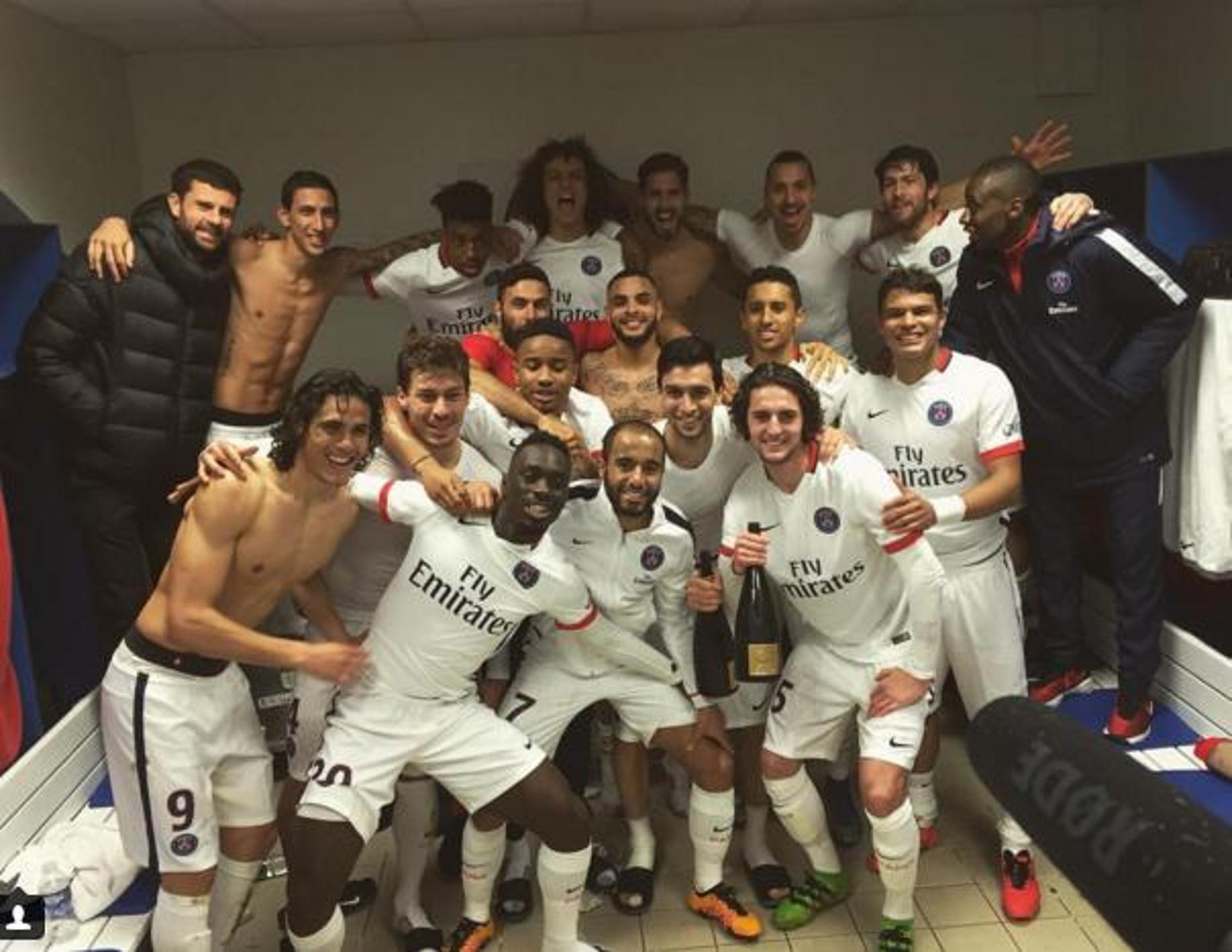 Jogadores do PSG comemoram título após goleada histórica (Foto: Reprodução)