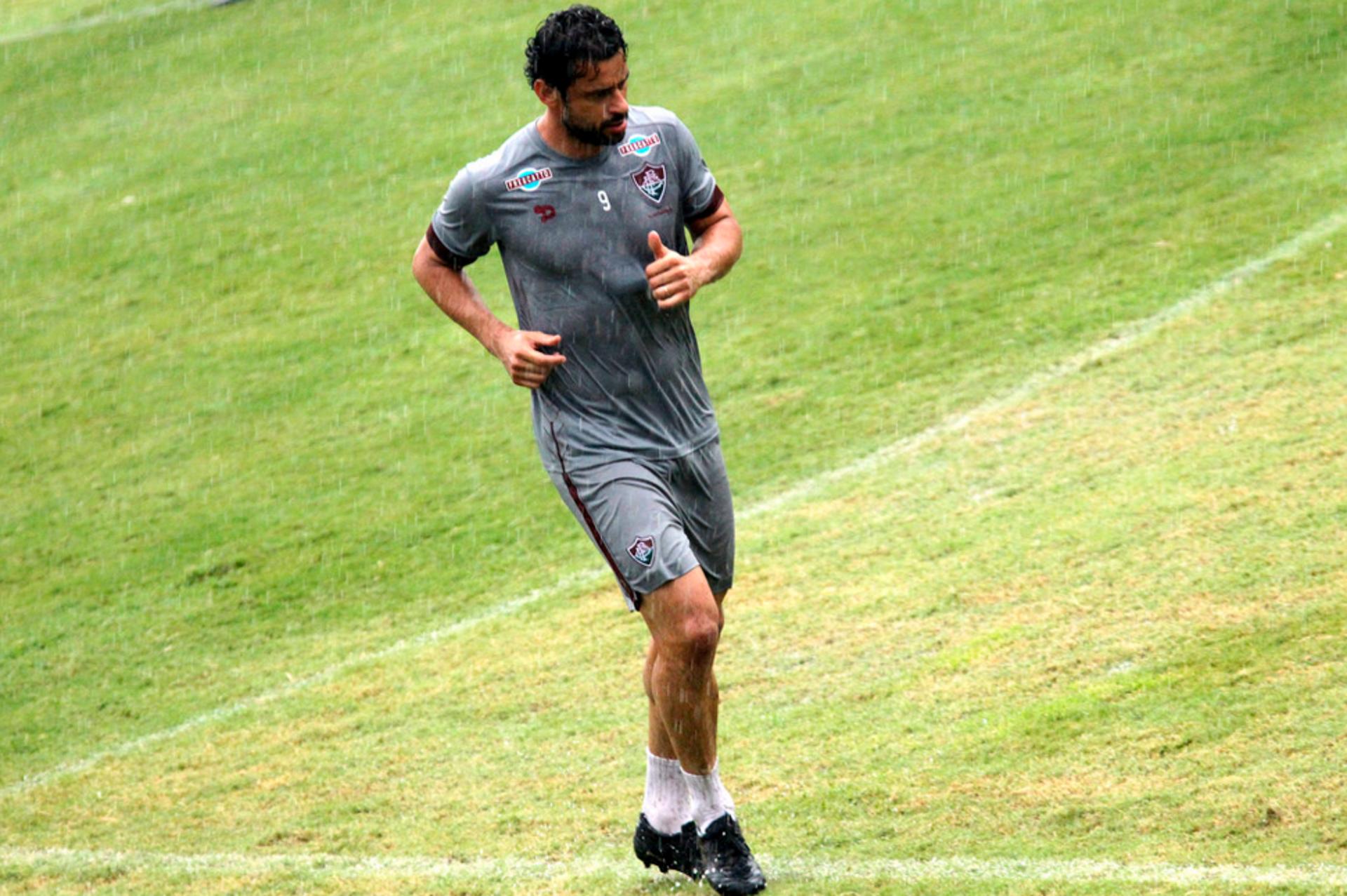 Fred participou da atividade física desta quarta nas Laranjeiras (Foto: Nelson Perez / Fluminense F. C.)