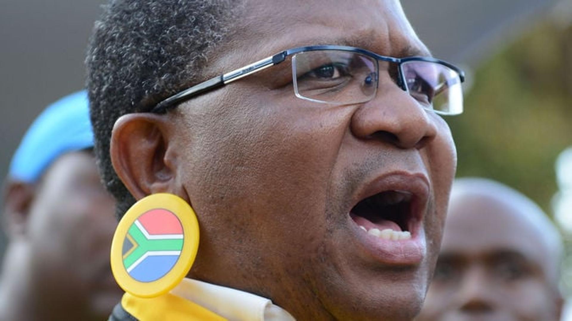 Fikile Mbalula desmentiu a Fifa, nesta quinta (Foto: AFP)