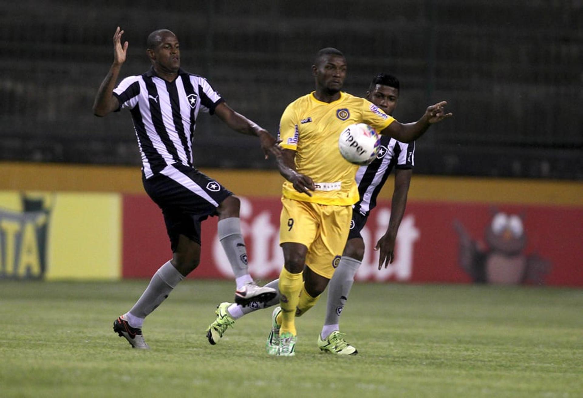 Botafogo venceu o Madureira em Los Lários