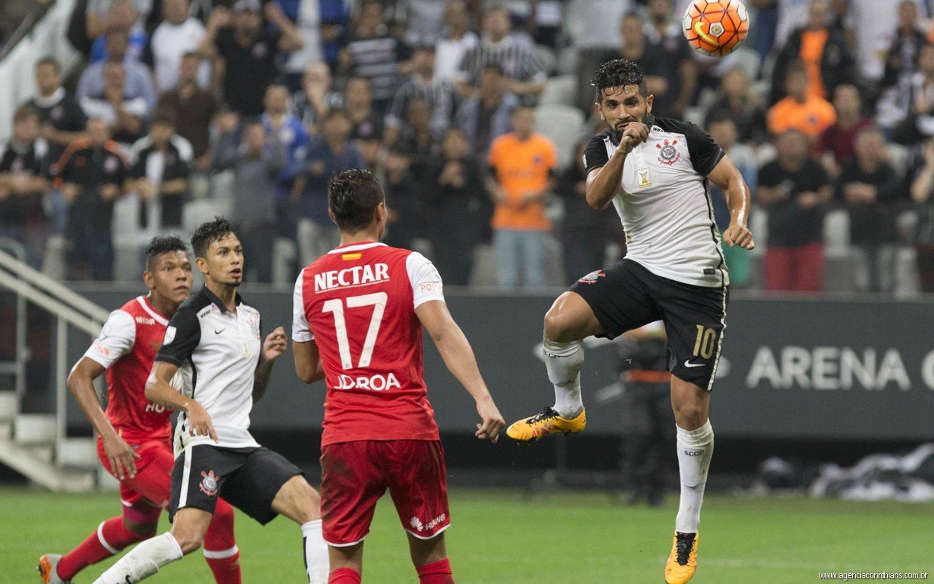 Guilherme marcou o gol da vitória corintiana sobre o Santa Fe em duelo na Arena (Foto: Daniel Augusto Jr)