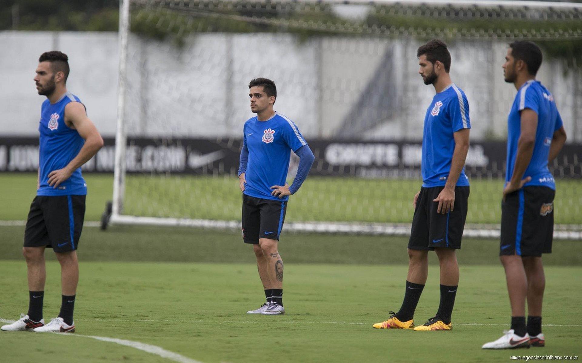 Jogadores do Corinthians durante treinamento desta terça-feira (Foto: Daniel Augusto Jr)