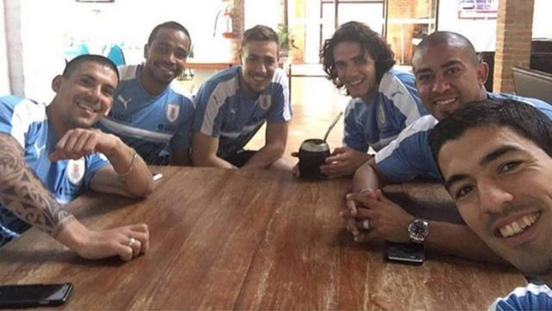 Suárez postou imagem com seus companheiros de seleção (Foto: Reprodução/Instagram)